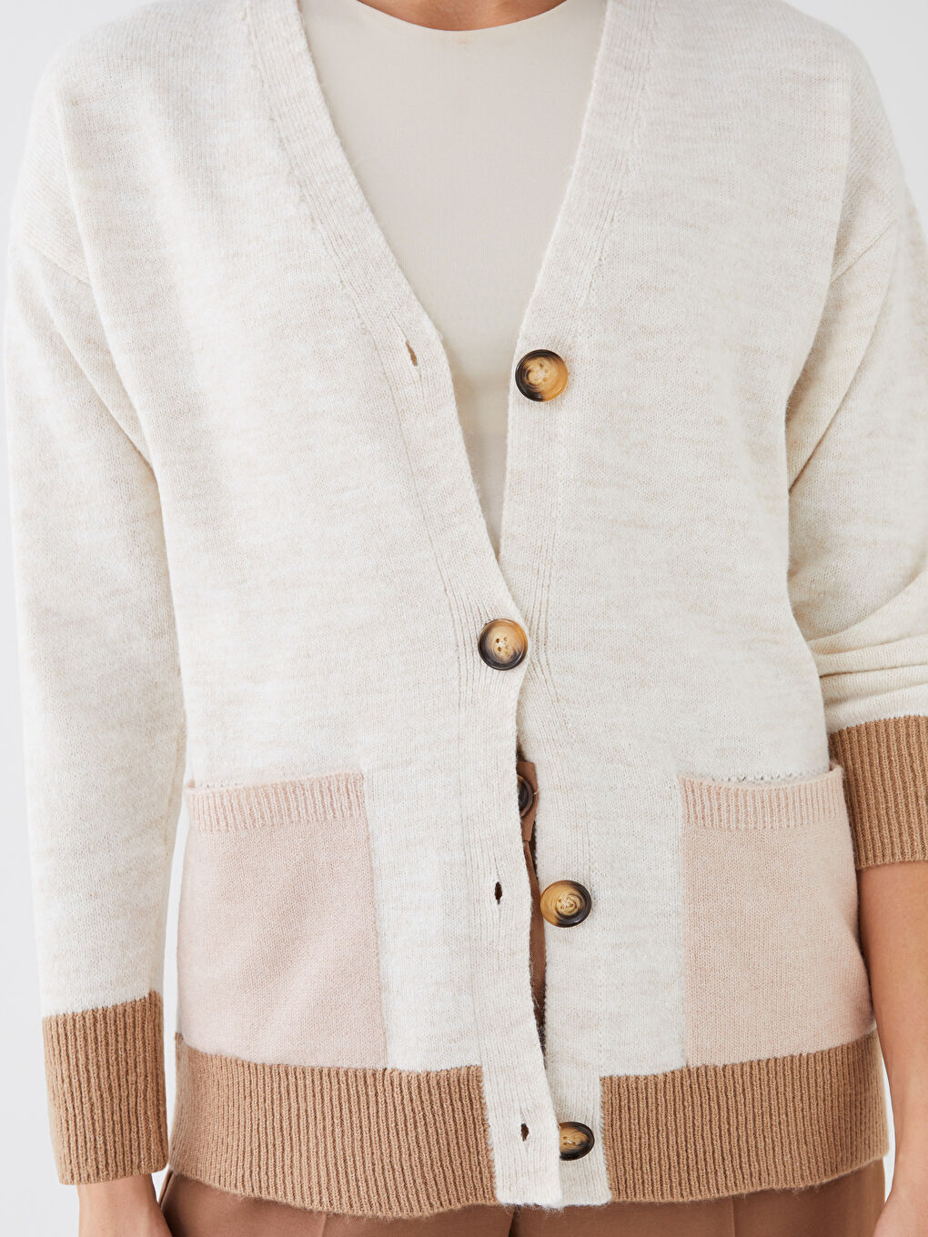 Ekru V Yaka Renk Bloklu Uzun Kollu Kadın Triko Hırka-3