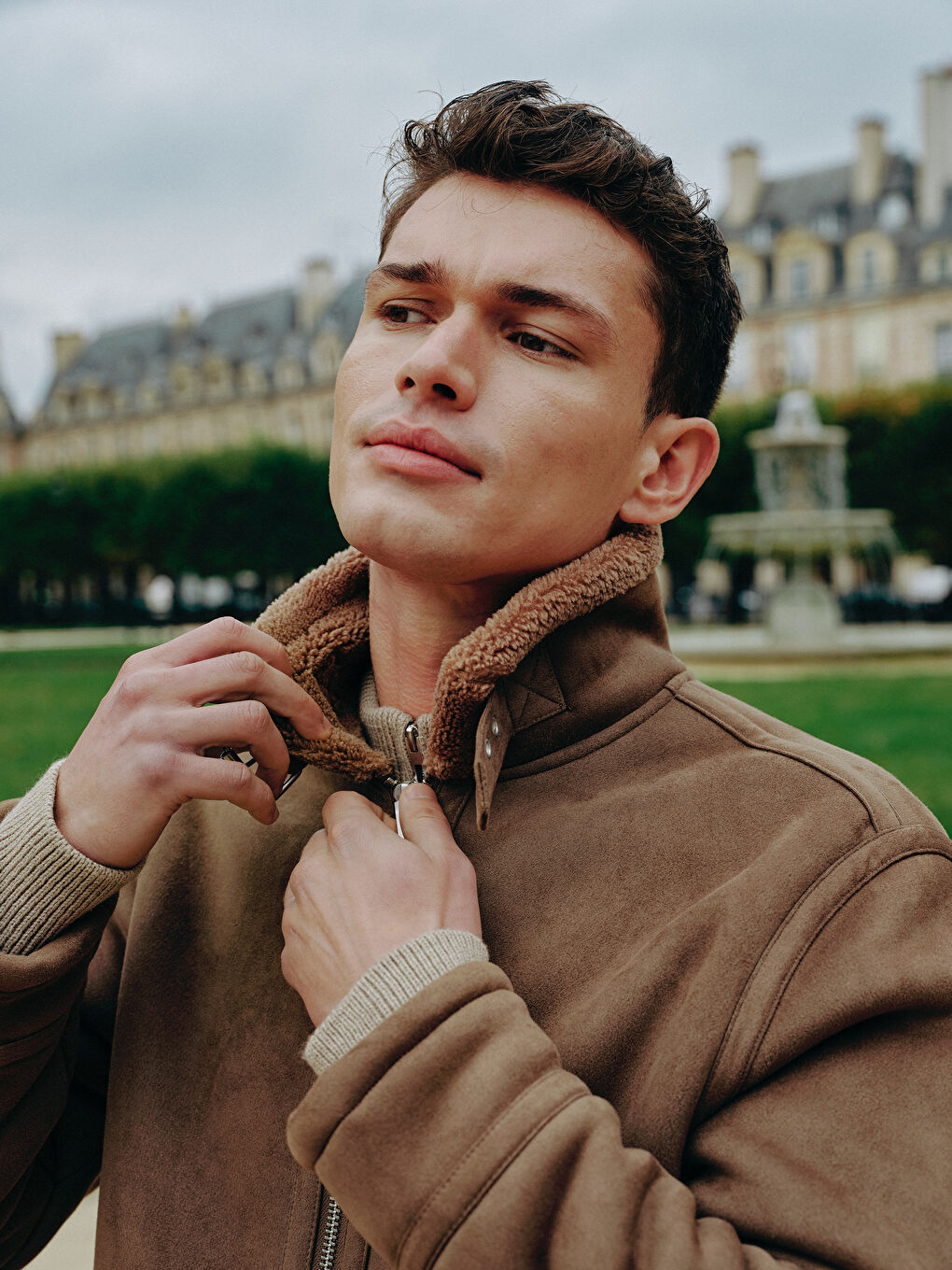 Schmal Geschnittener Wildleder Mantel für Herren mit Kragen-1