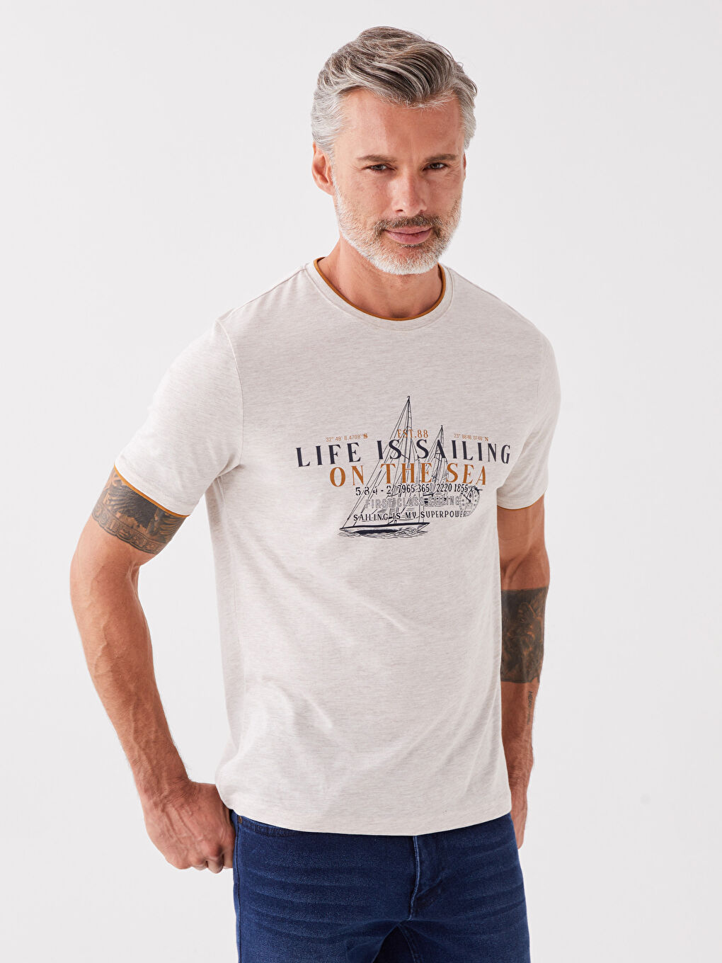 Bej Bisiklet Yaka Kısa Kollu Baskılı Penye Erkek Tişört-1