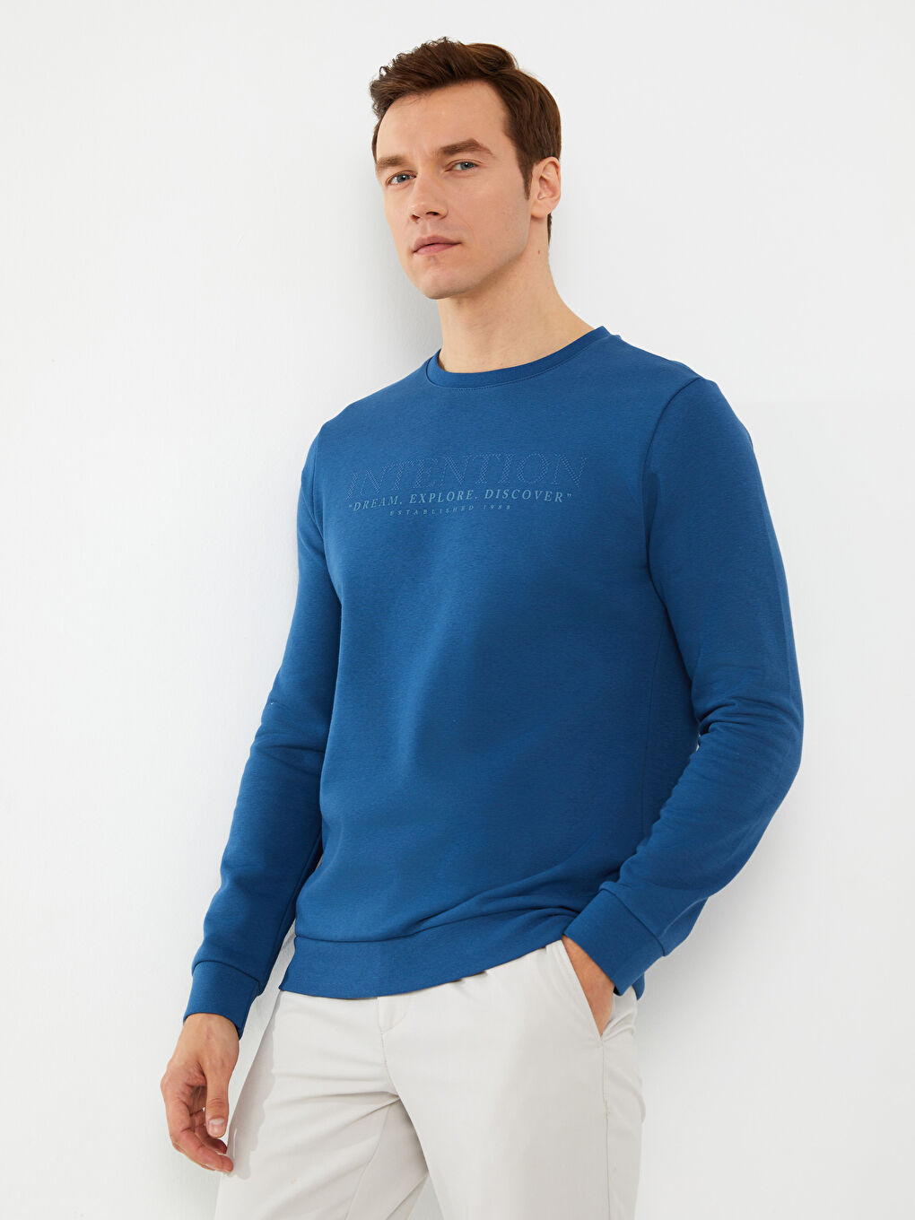 LCWAIKIKI Classic Açık İndigo Bisiklet Yaka Uzun Kollu Baskılı Erkek Sweatshirt