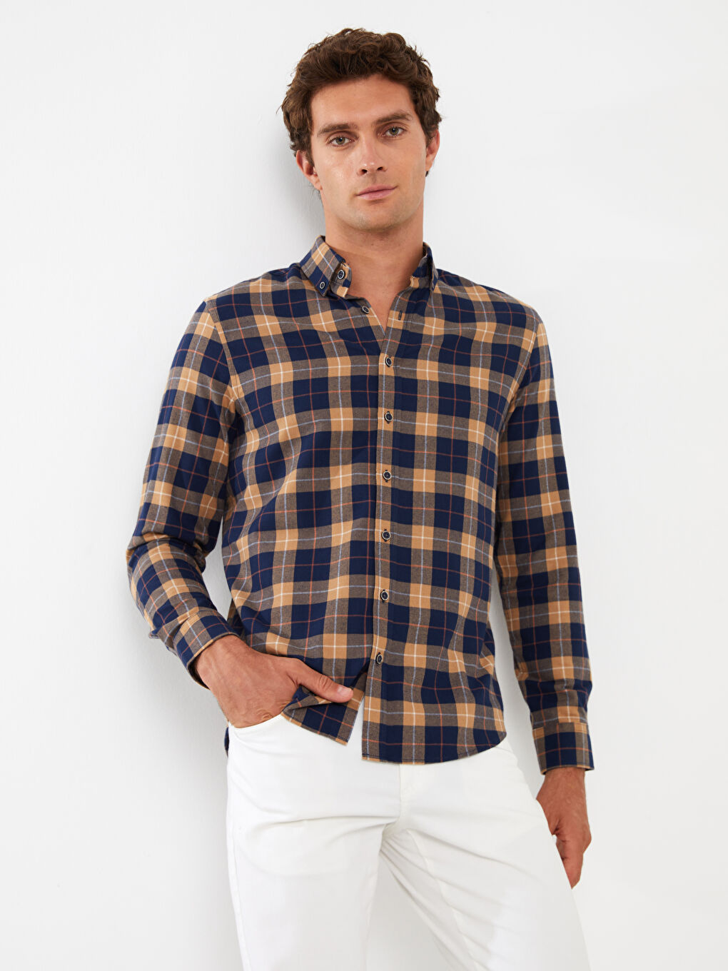 LCWAIKIKI Classic Regular Fit Langarm Kariertes Herrenhemd -W31402Z8-LN6