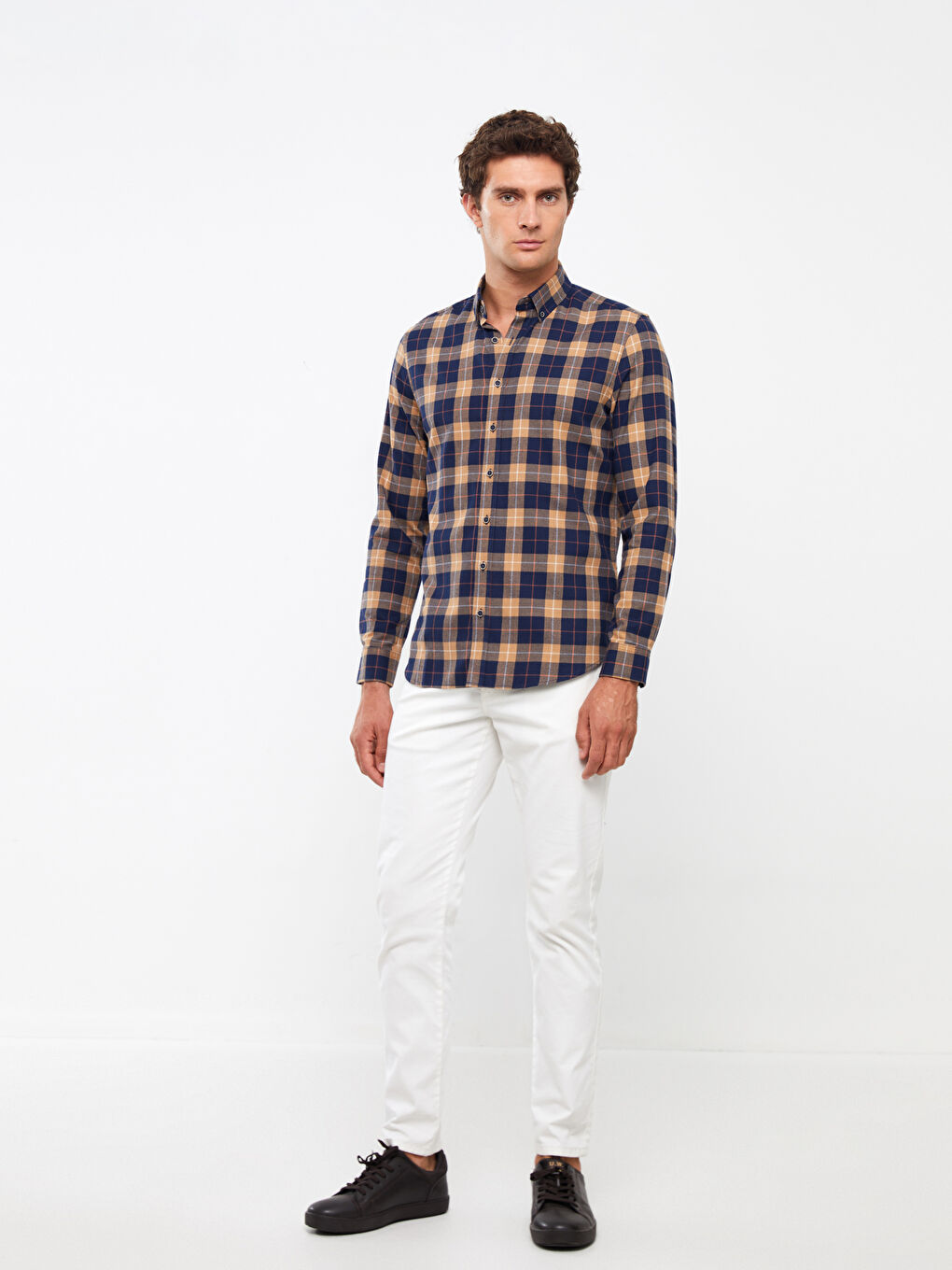 LCWAIKIKI Classic Regular Fit Langarm Kariertes Herrenhemd -W31402Z8-LN6