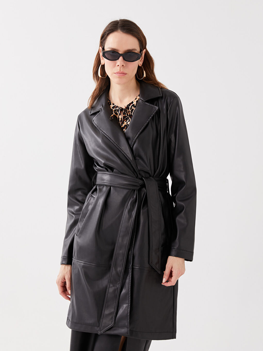 Siyah Ceket Yaka Düz Uzun Kollu Deri Görünümlü Kadın Trençkot-3