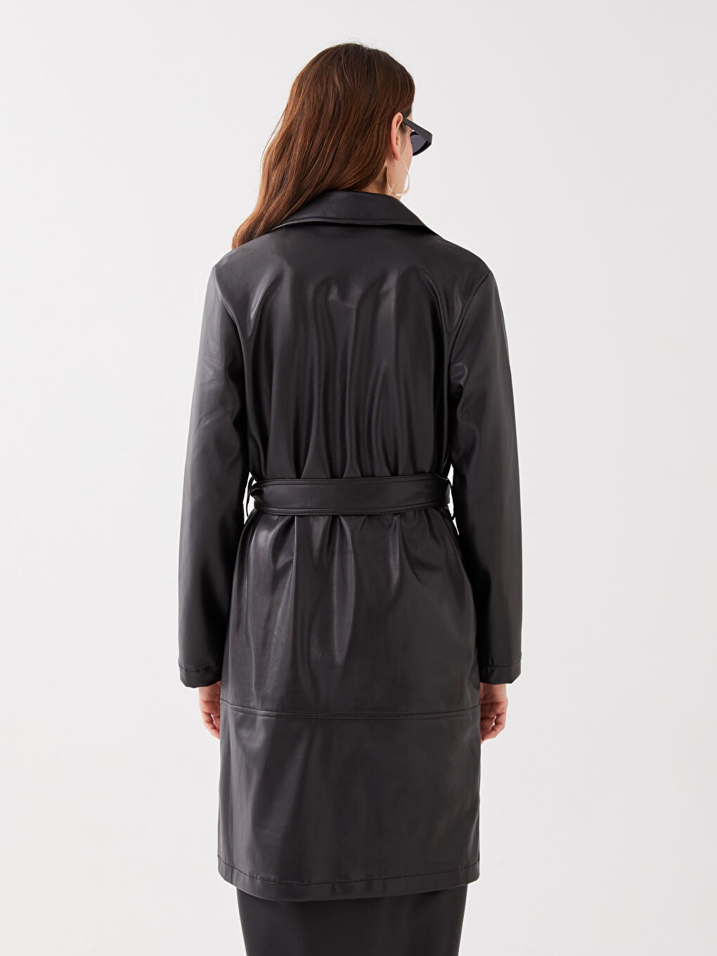 Siyah Ceket Yaka Düz Uzun Kollu Deri Görünümlü Kadın Trençkot-7