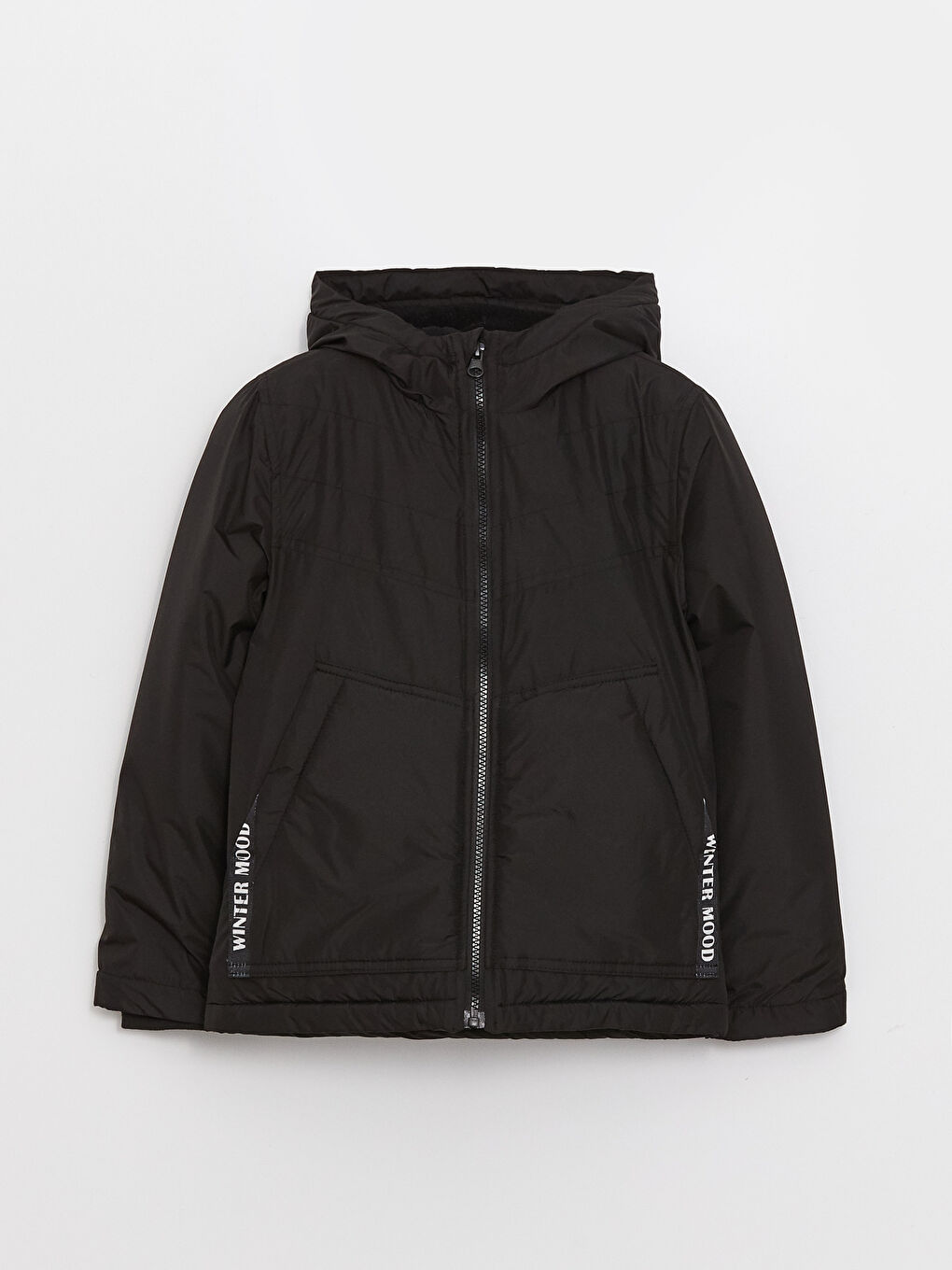 Siyah Kapüşonlu Erkek Çocuk Mont