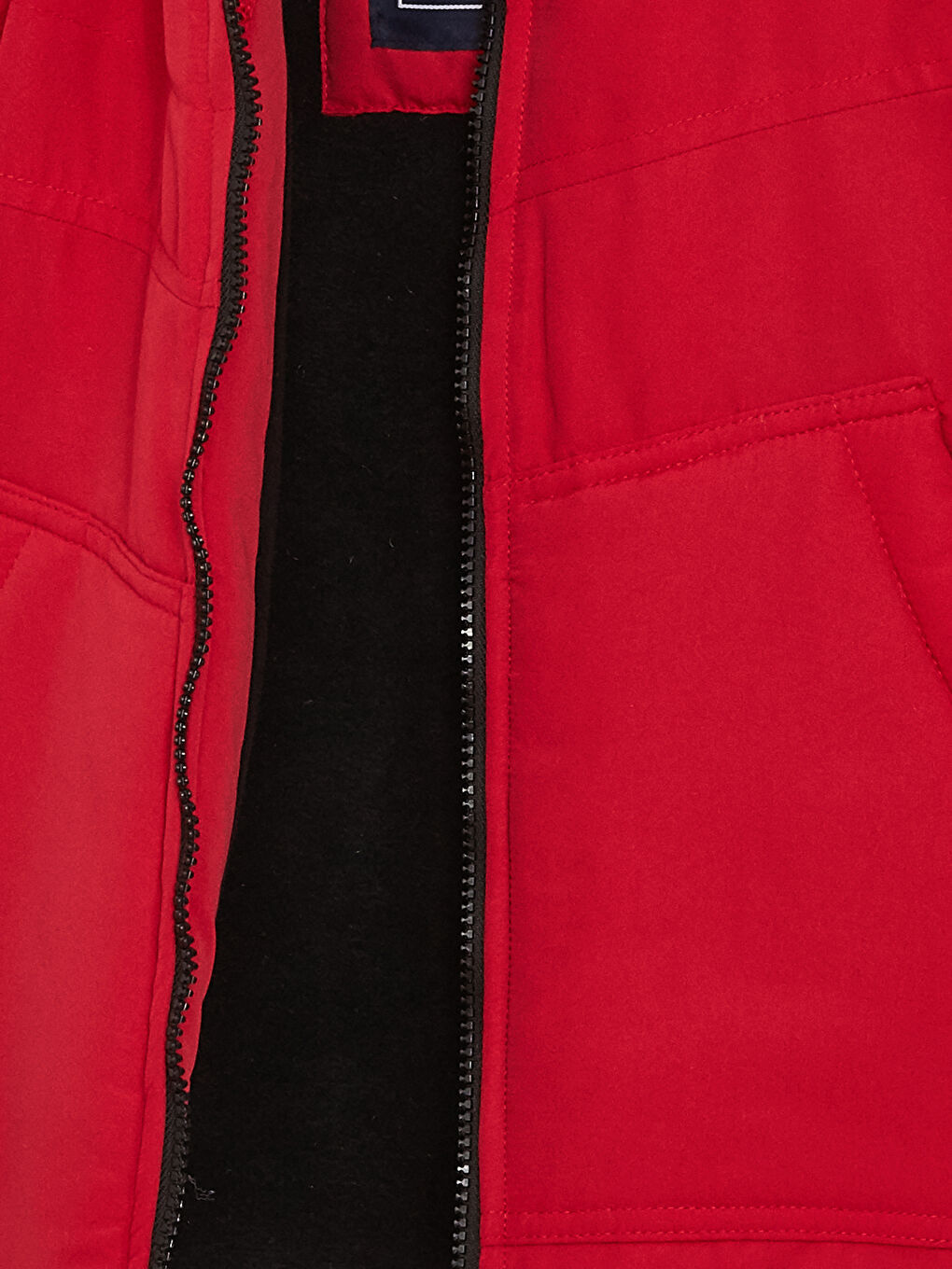 Kırmızı Kapüşonlu Erkek Çocuk Mont-2