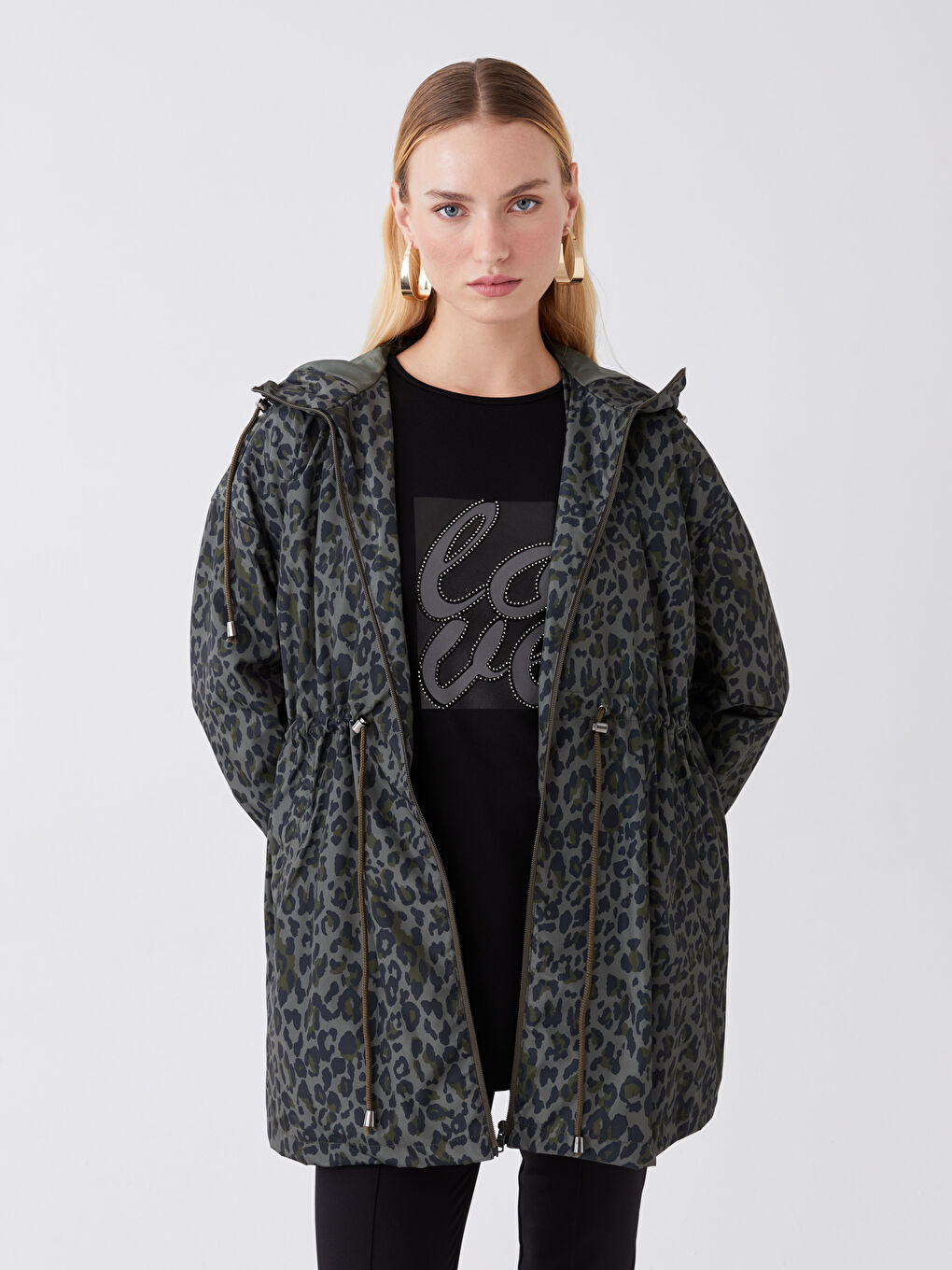 Haki Kapüşonlu Baskılı Uzun Kollu Oversize Kadın Yağmurluk