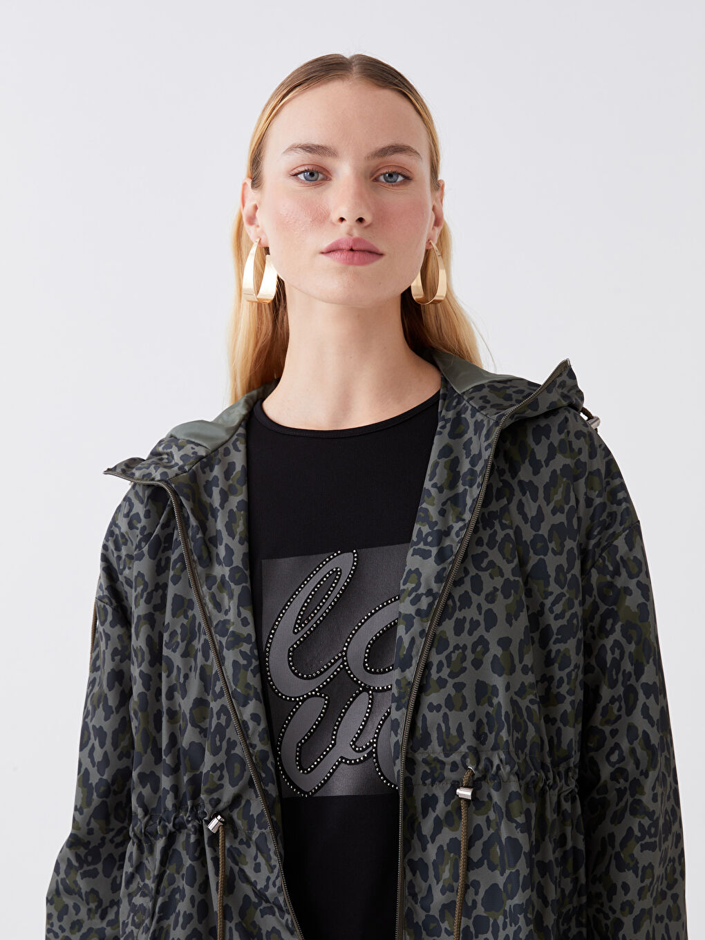 Haki Kapüşonlu Baskılı Uzun Kollu Oversize Kadın Yağmurluk-2