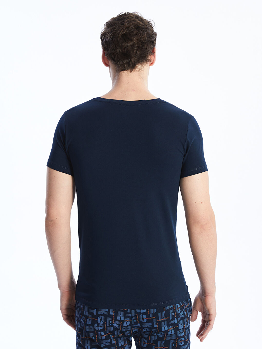 فيست كم قصير بياقة على شكل حرف V للرجال LC WAIKIKI-4