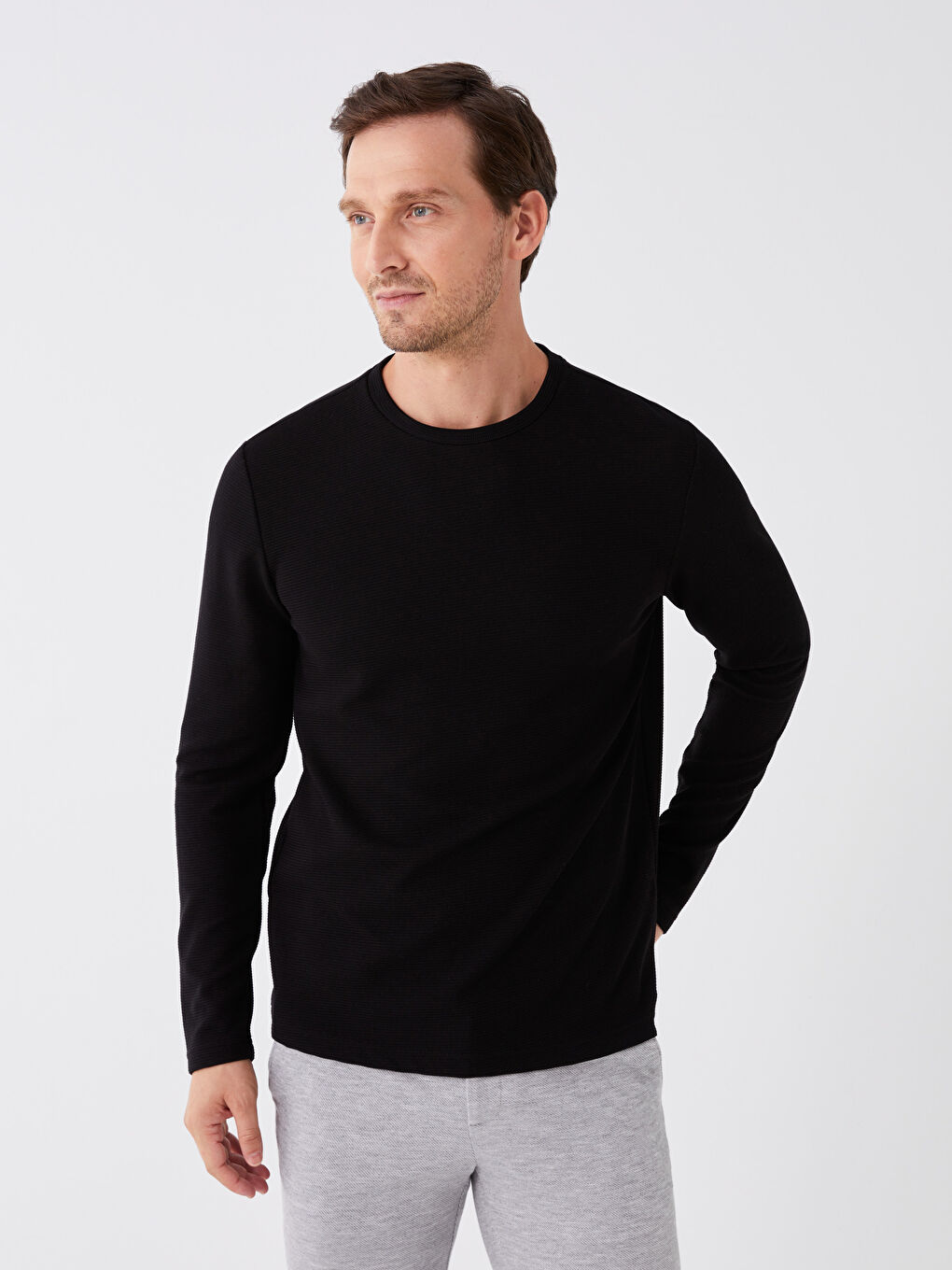 LCWAIKIKI Basic Siyah Bisiklet Yaka Uzun Kollu Erkek Sweatshirt