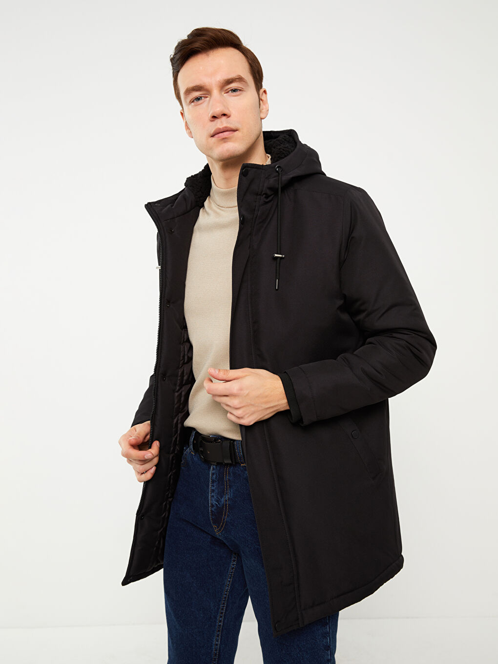 Siyah Standart Kalıp Kapüşonlu Erkek Mont