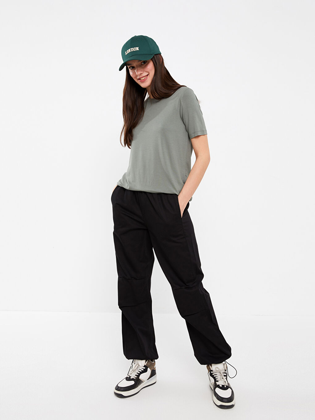 Yeşil Yazı Nakışlı Kadın Kep Şapka-1