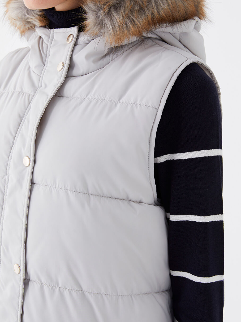 Women's Hooded Plain Puffer Gilet-3