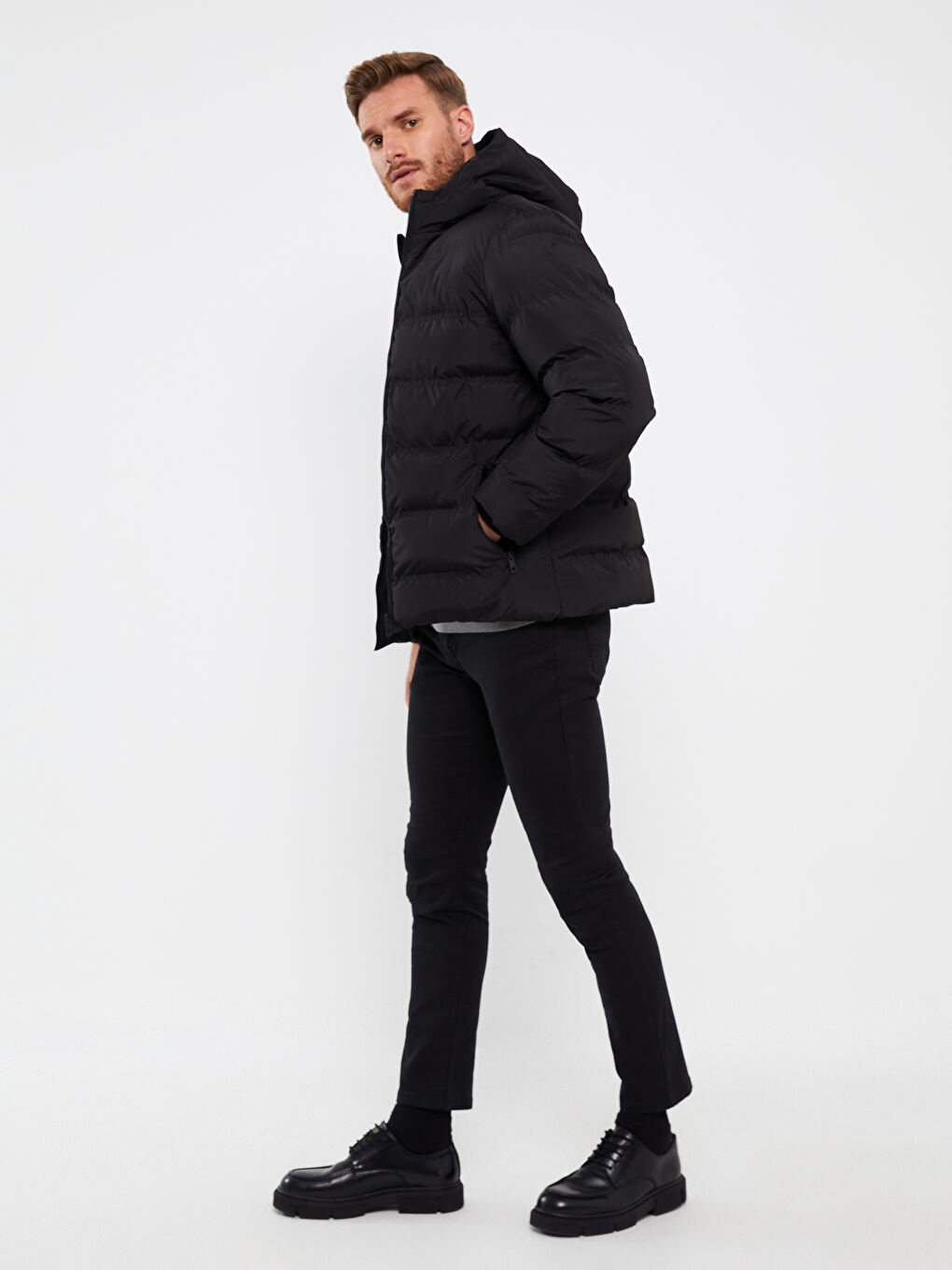 Siyah Standart Kalıp Kapüşonlu Erkek Şişme Mont-1