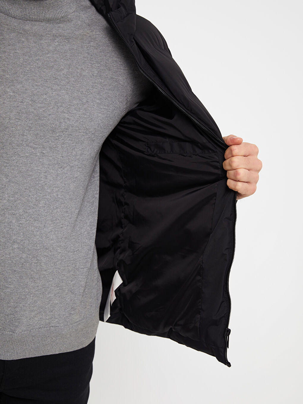 Siyah Standart Kalıp Kapüşonlu Erkek Şişme Mont-4