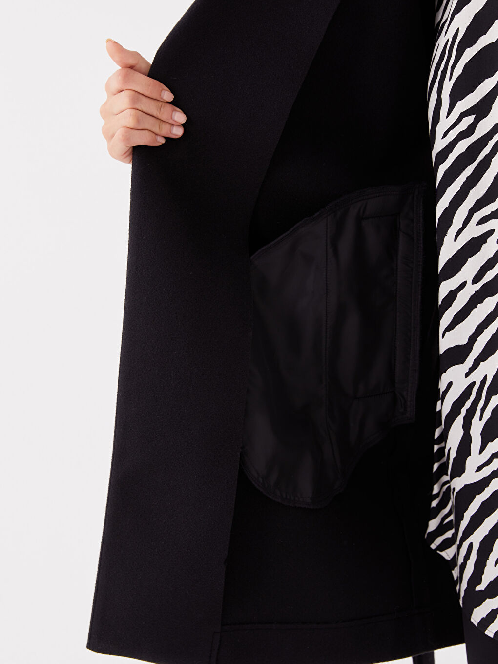 Siyah Ceket Yaka Kadın Kaşe Kaban-4