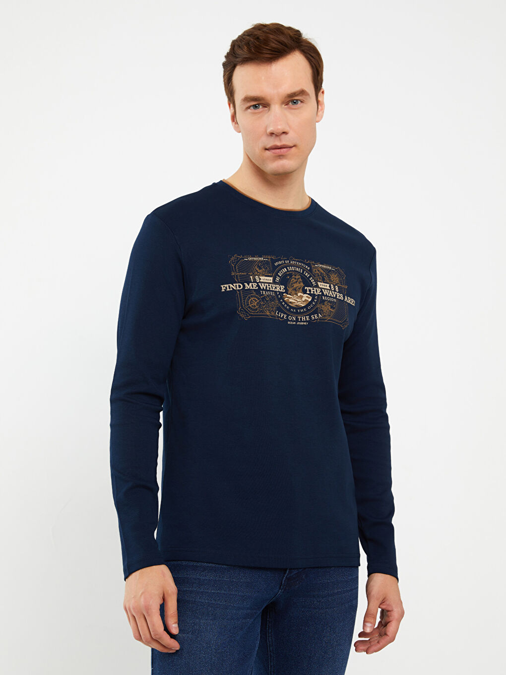 მრგვალი საყელო გრძელმკლავიანი ნაბეჭდი მამაკაცის მაისური-1