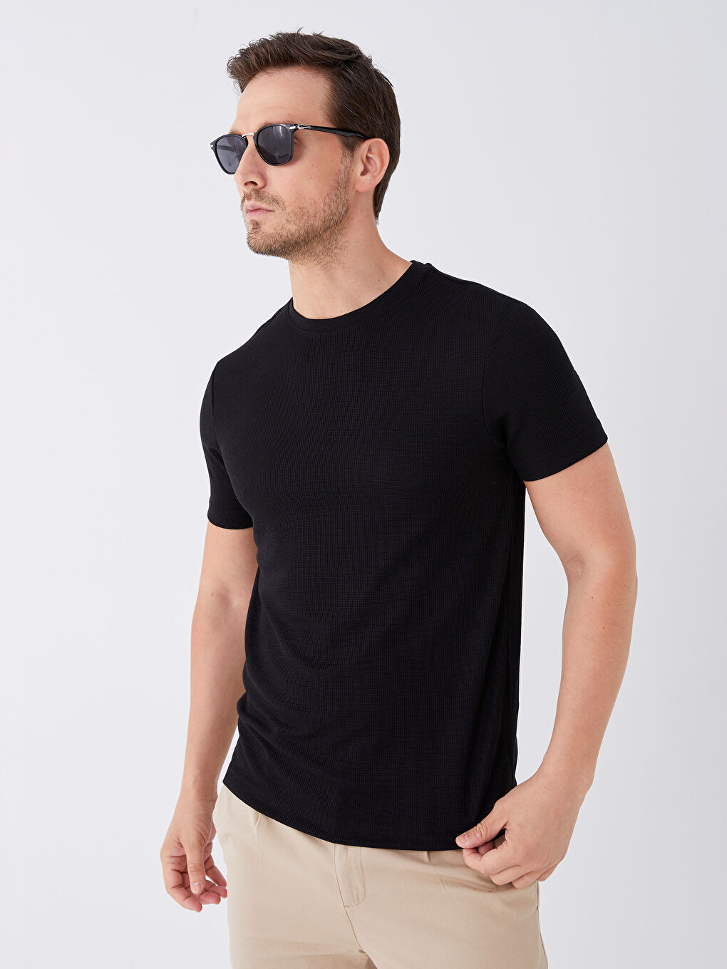 Siyah Bisiklet Yaka Kısa Kollu Erkek Tişört-1