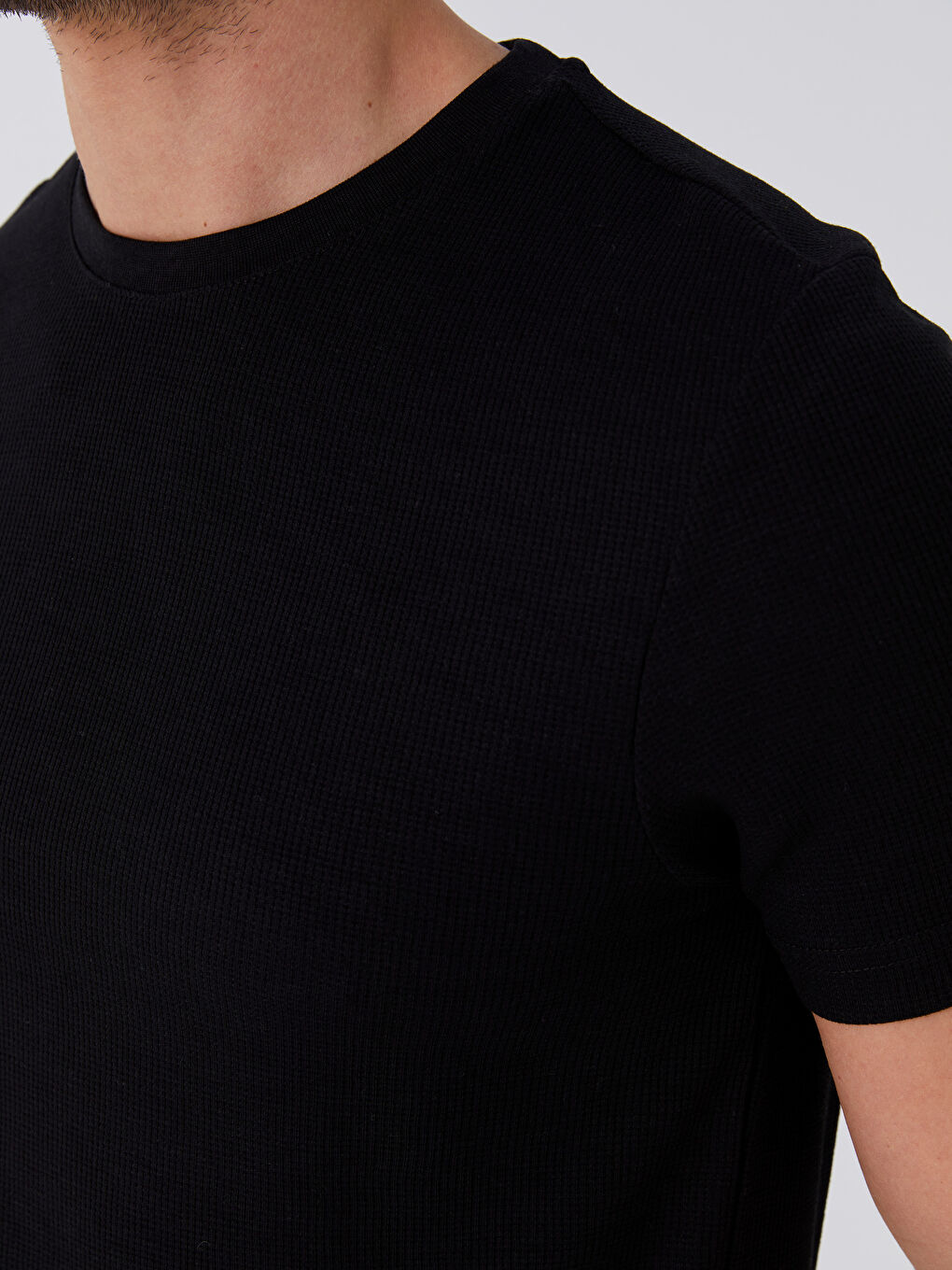 Siyah Bisiklet Yaka Kısa Kollu Erkek Tişört-3