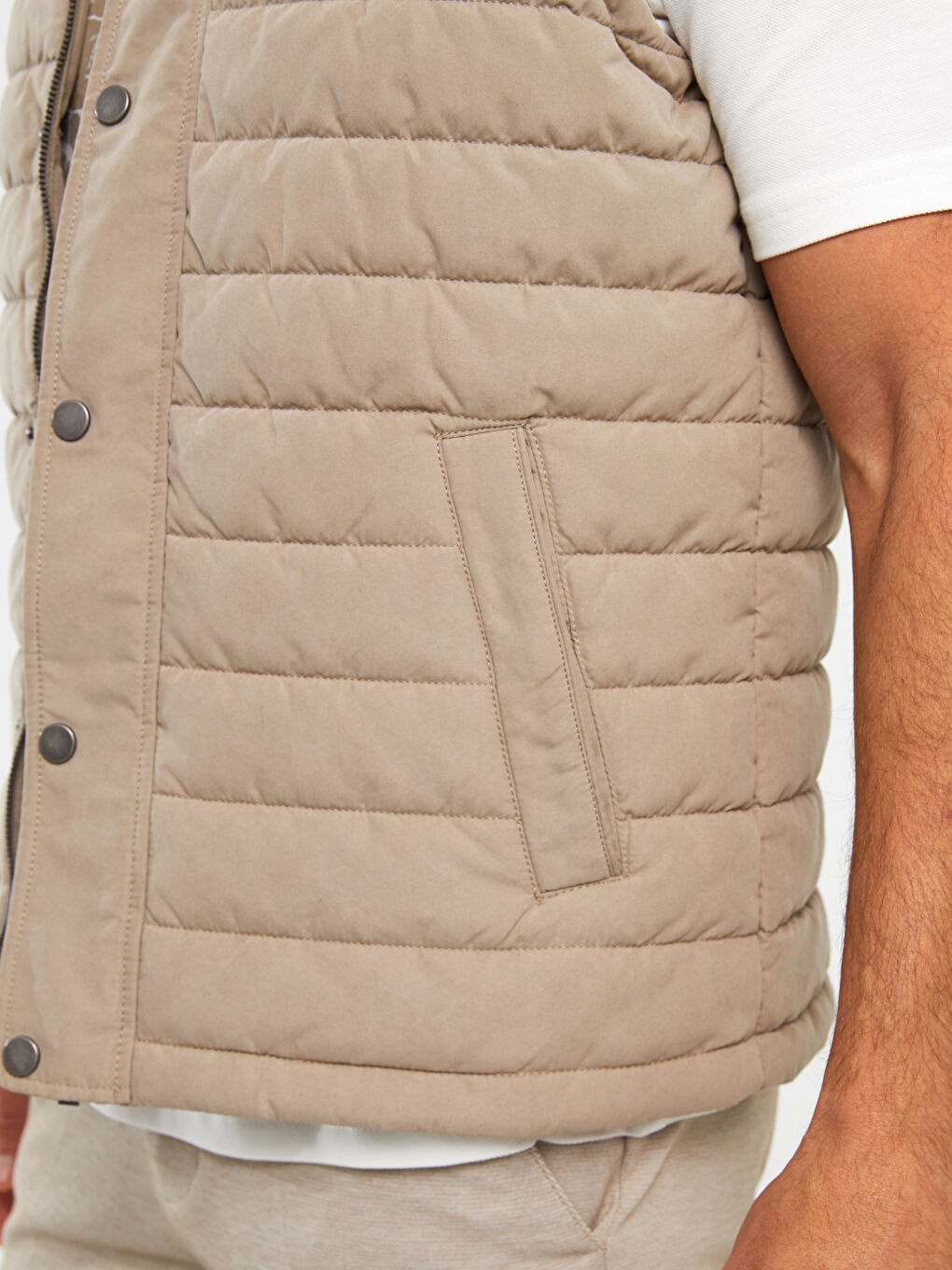 Bej Standart Kalıp Dik Yaka Erkek Şişme Yelek-3