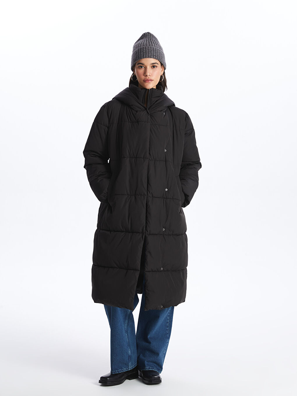 Siyah Kadın Kapüşonlu Düz Şişme Mont