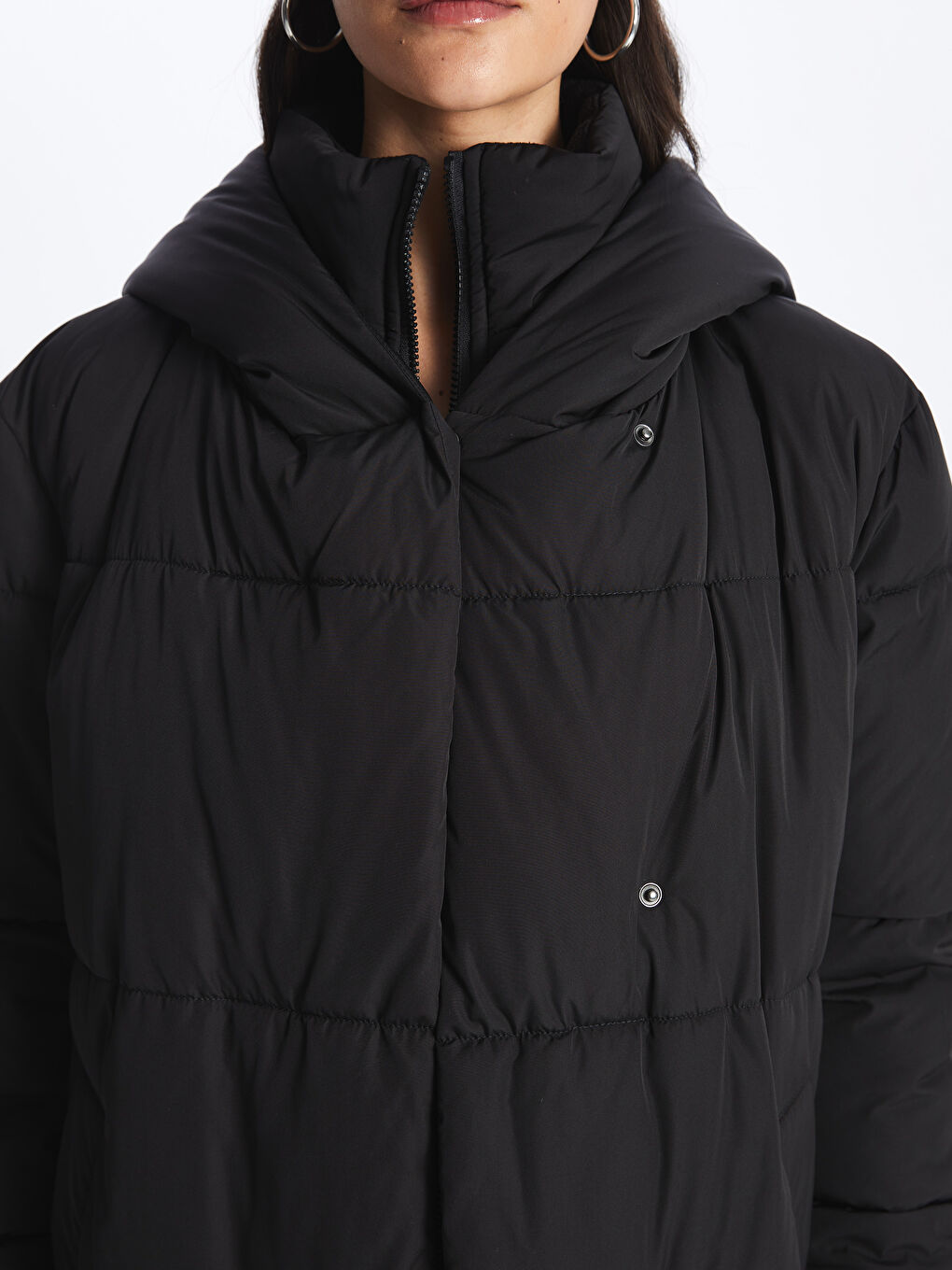 Siyah Kadın Kapüşonlu Düz Şişme Mont-4