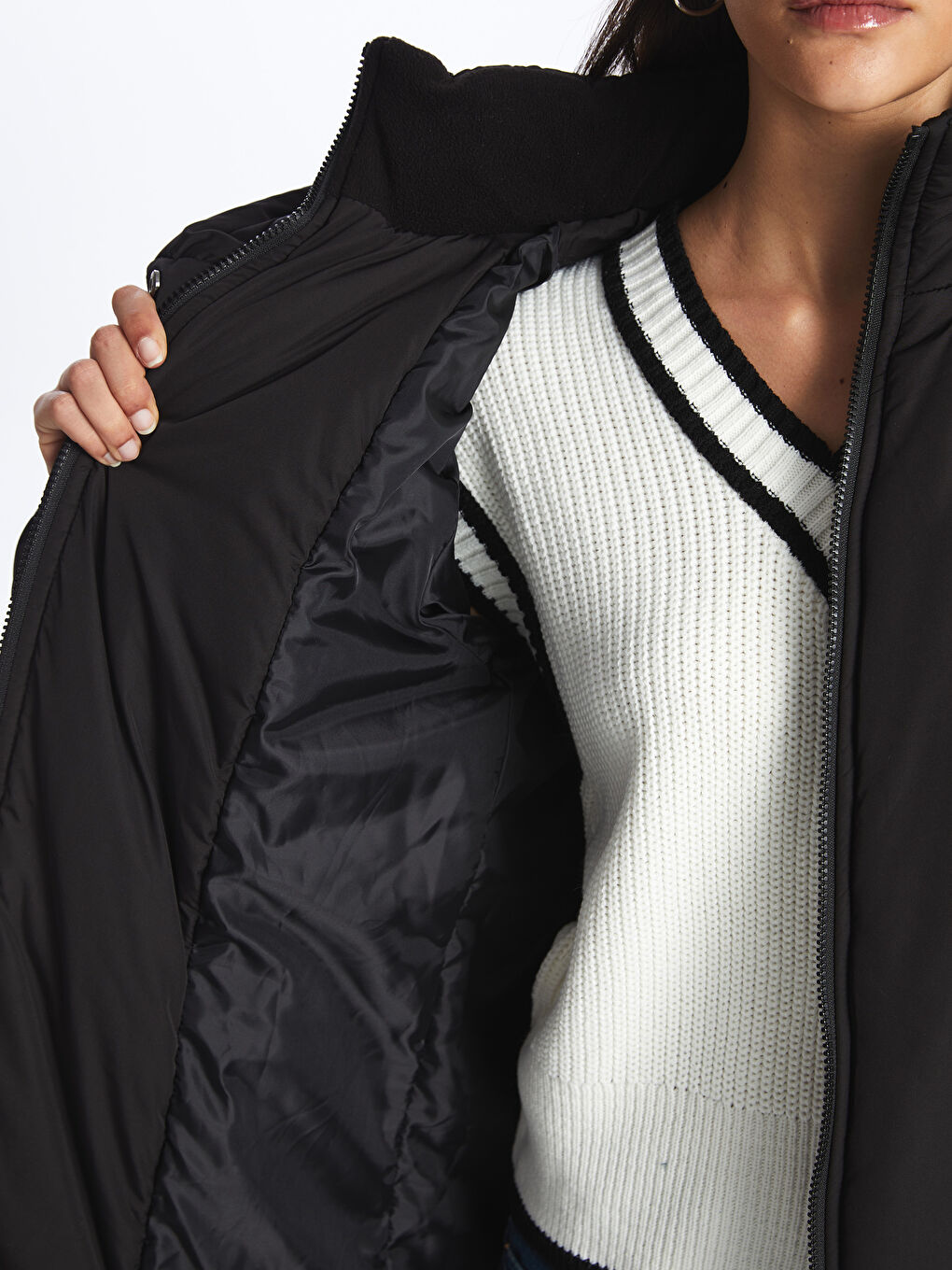 Siyah Kadın Kapüşonlu Düz Şişme Mont-5