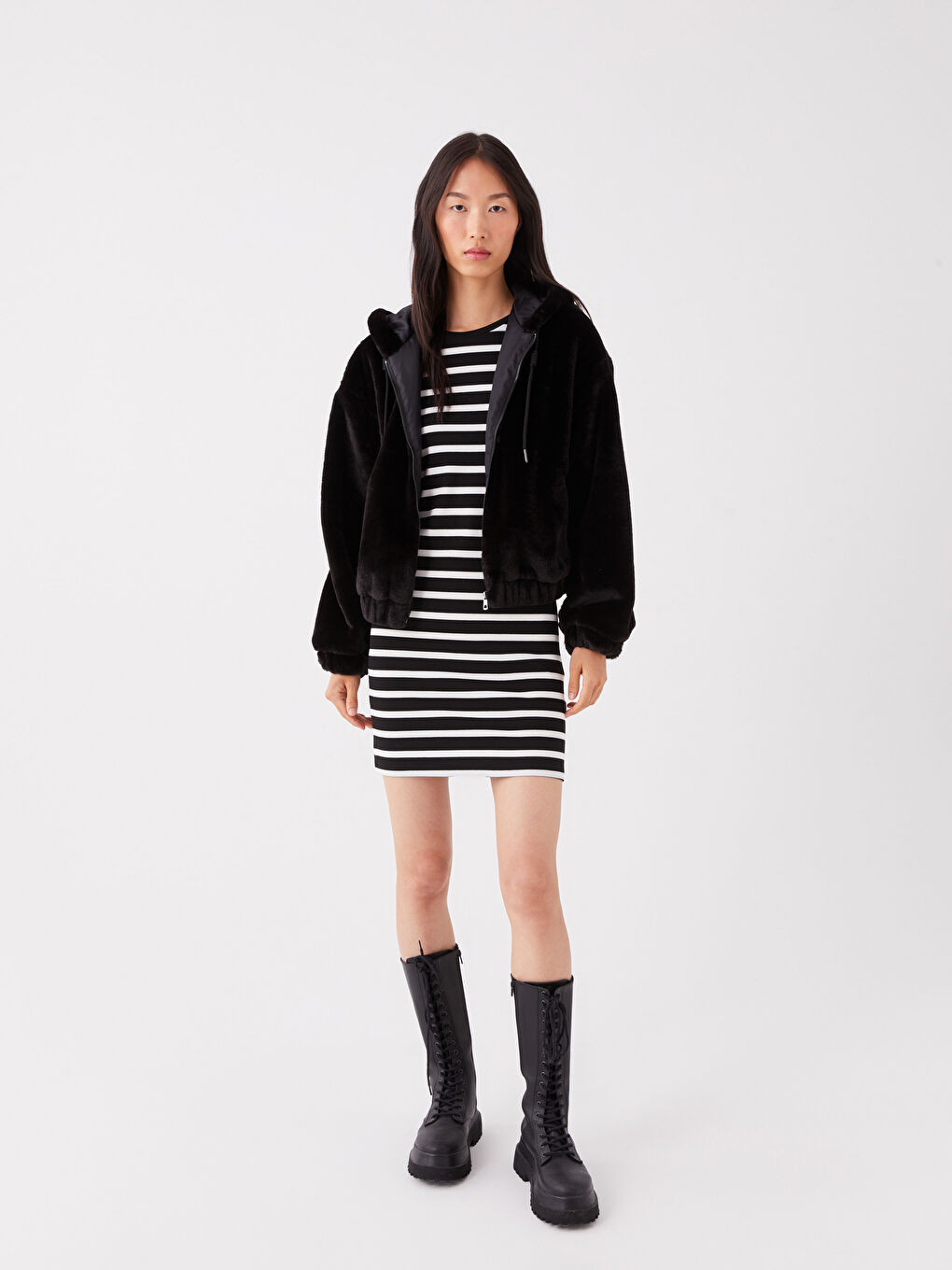 Siyah Kadın Kapüşonlu Düz Pelüş Mont-2