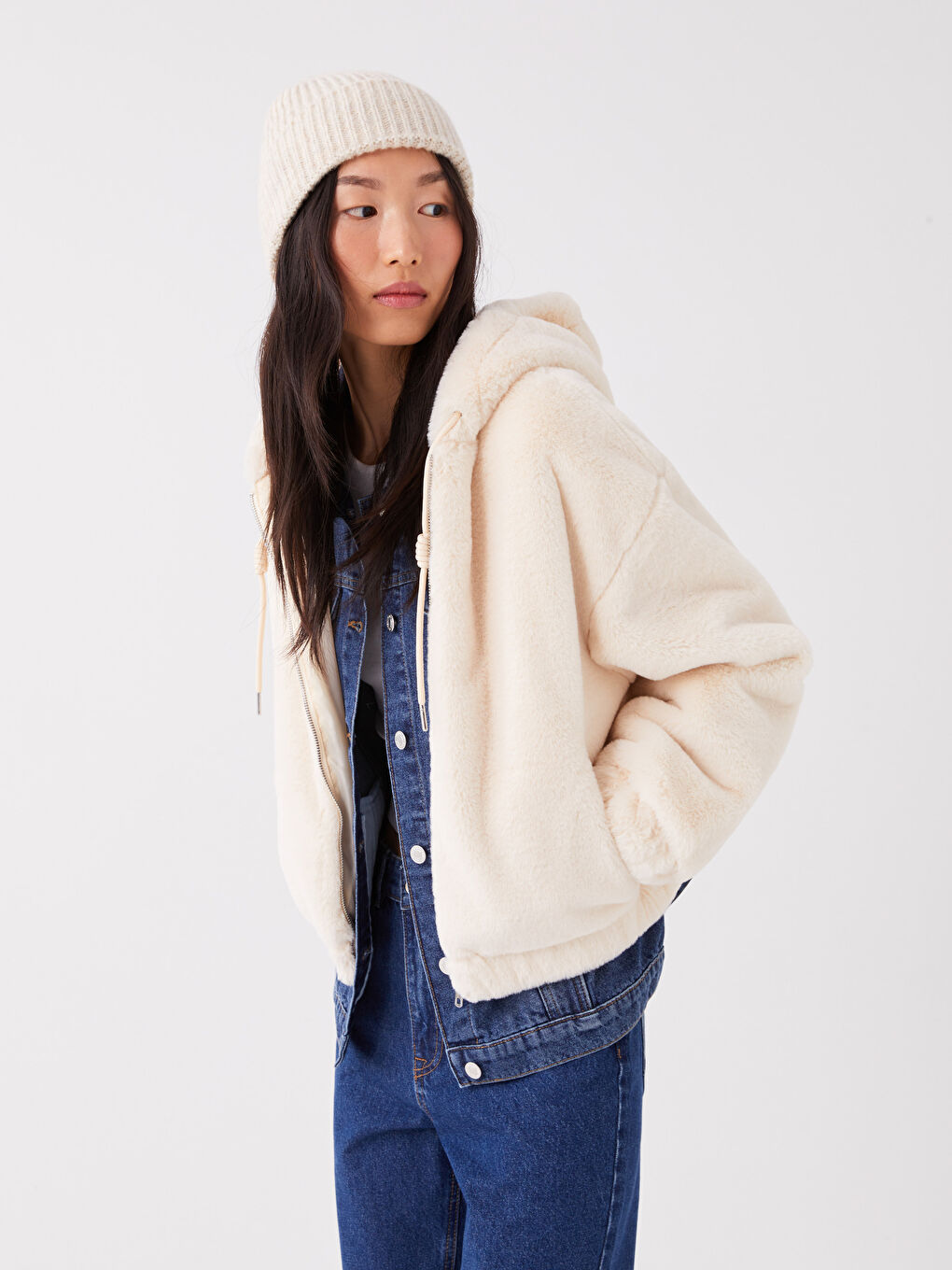 Ekru Kadın Kapüşonlu Düz Pelüş Mont-1