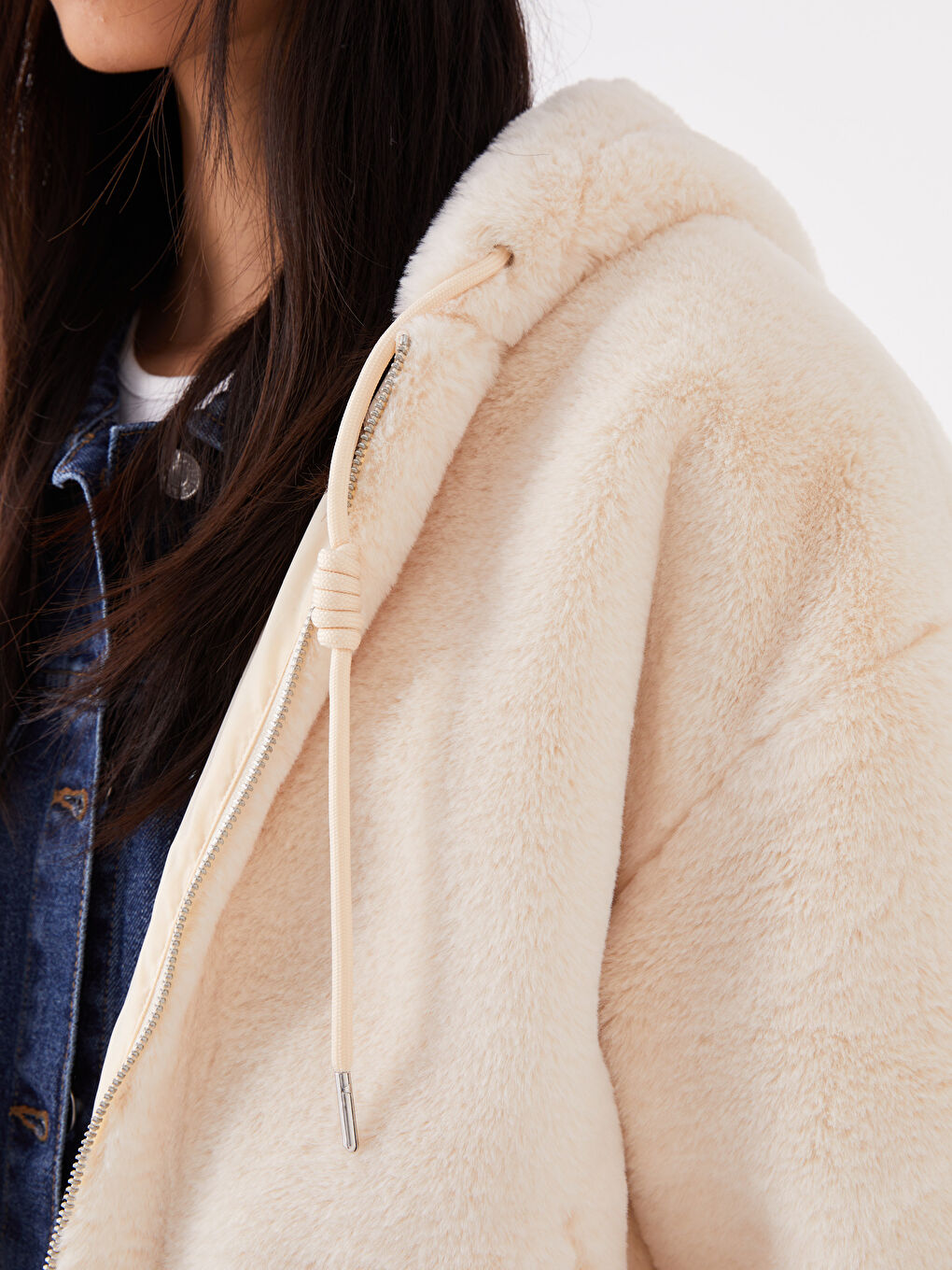 Ekru Kadın Kapüşonlu Düz Pelüş Mont-3