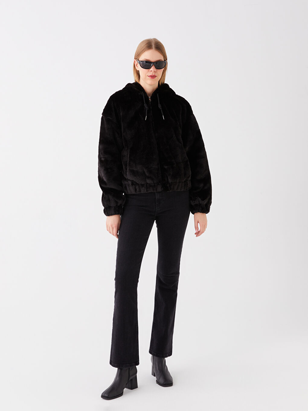 Siyah Kadın Kapüşonlu Düz Pelüş Mont-2