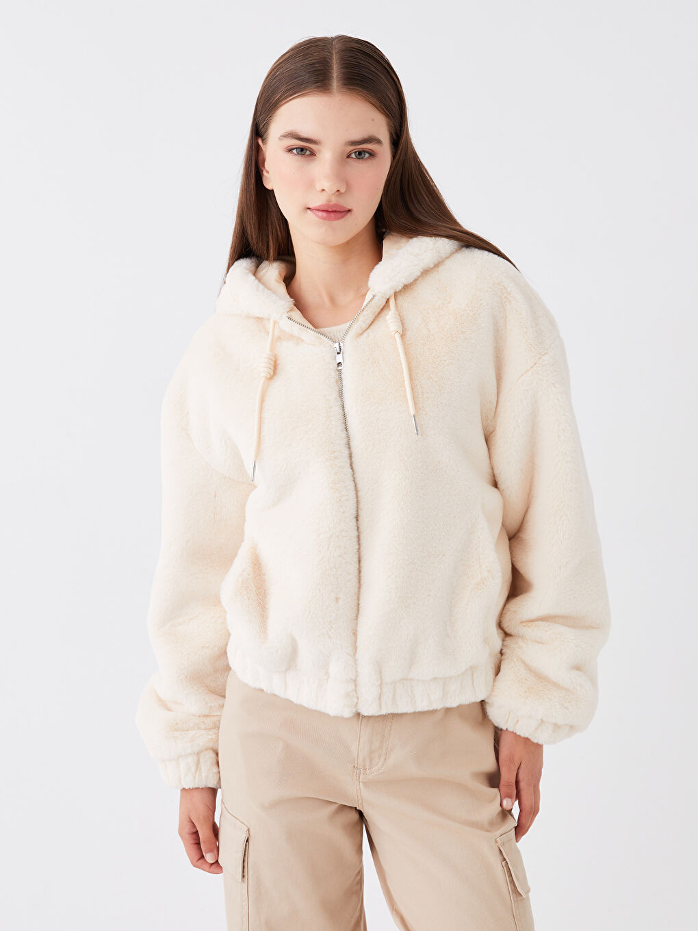 Ekru Kadın Kapüşonlu Düz Pelüş Mont