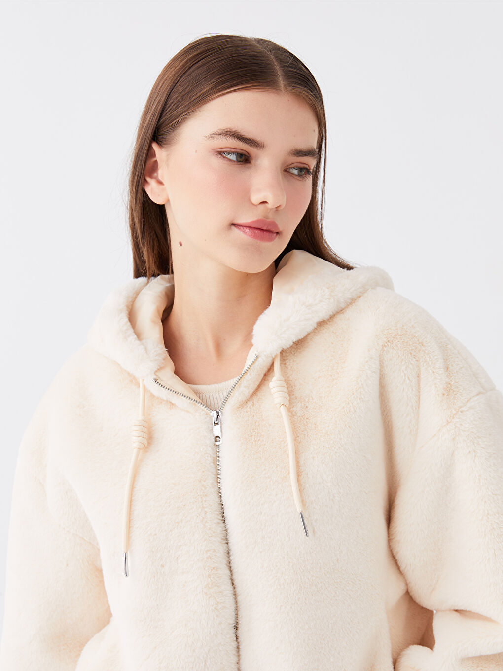 Ekru Kadın Kapüşonlu Düz Pelüş Mont-1