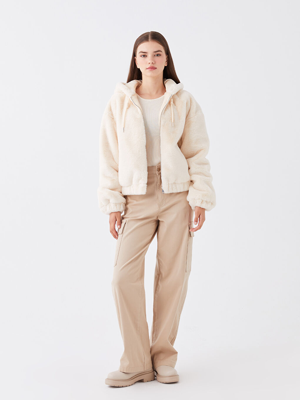 Ekru Kadın Kapüşonlu Düz Pelüş Mont-2