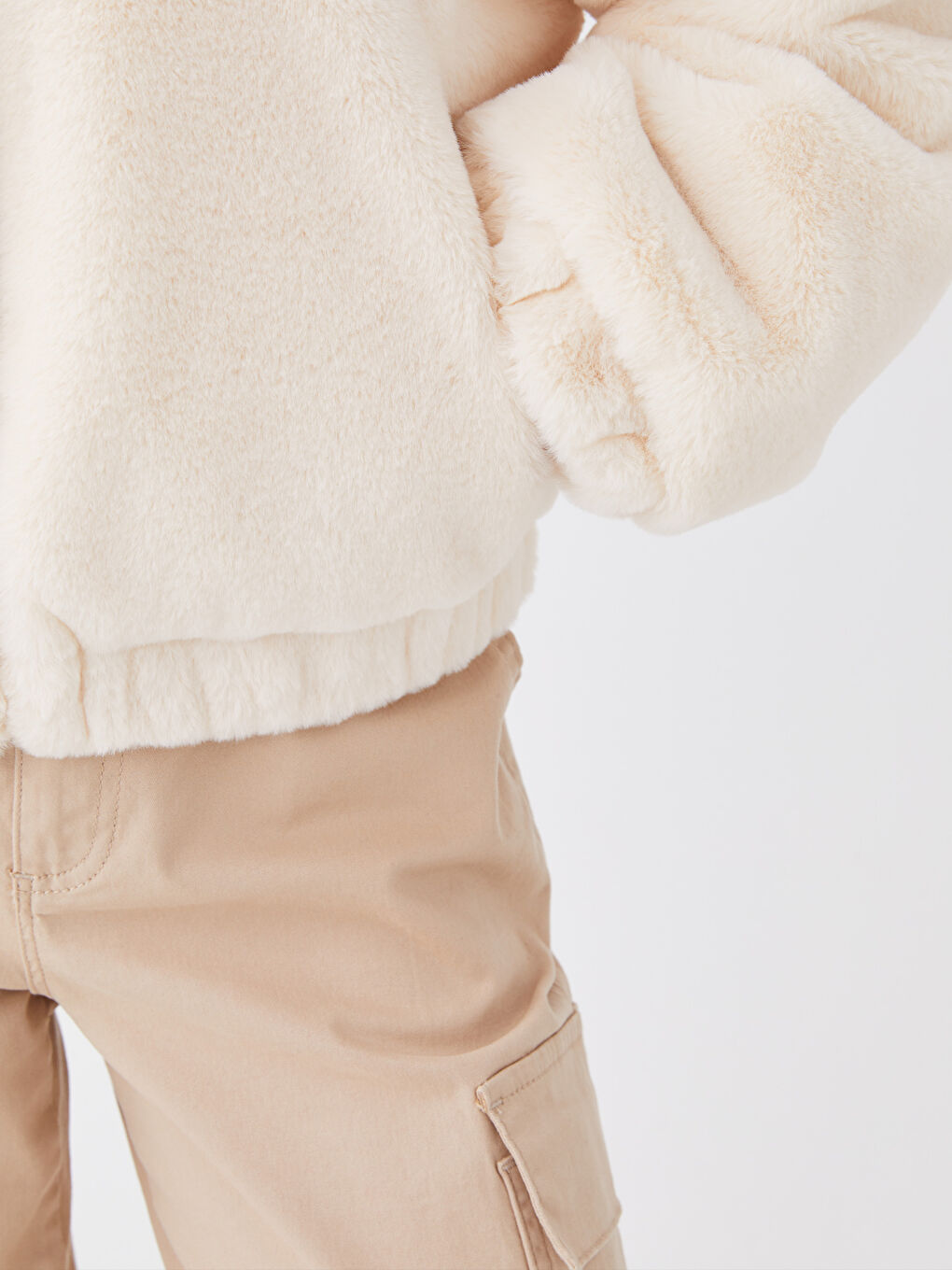 Ekru Kadın Kapüşonlu Düz Pelüş Mont-4