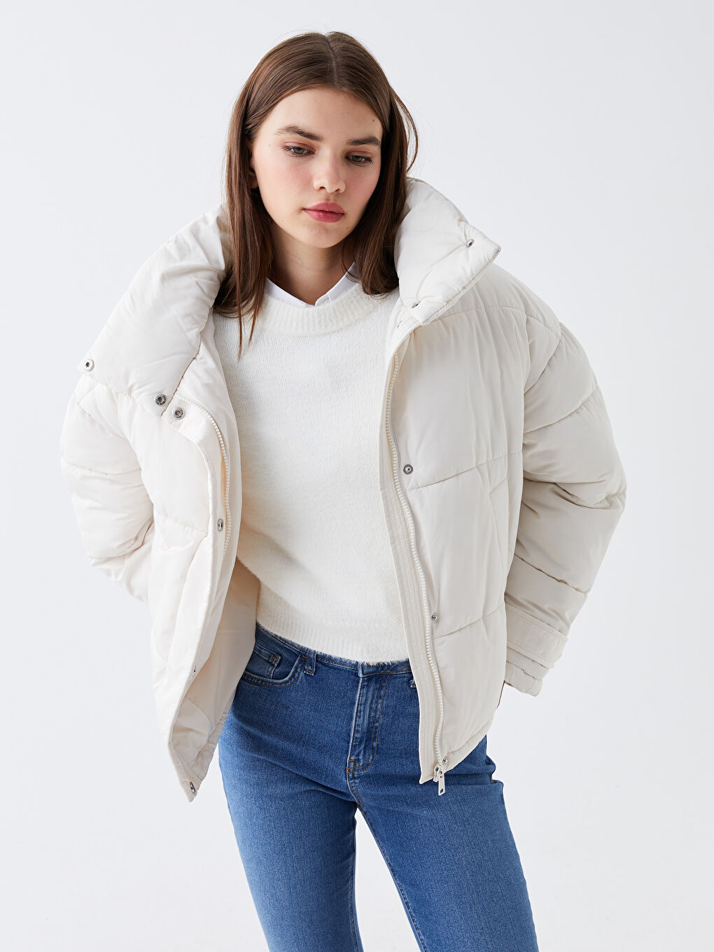 Ekru Dik Yaka Düz Oversize Kadın Şişme Mont-1