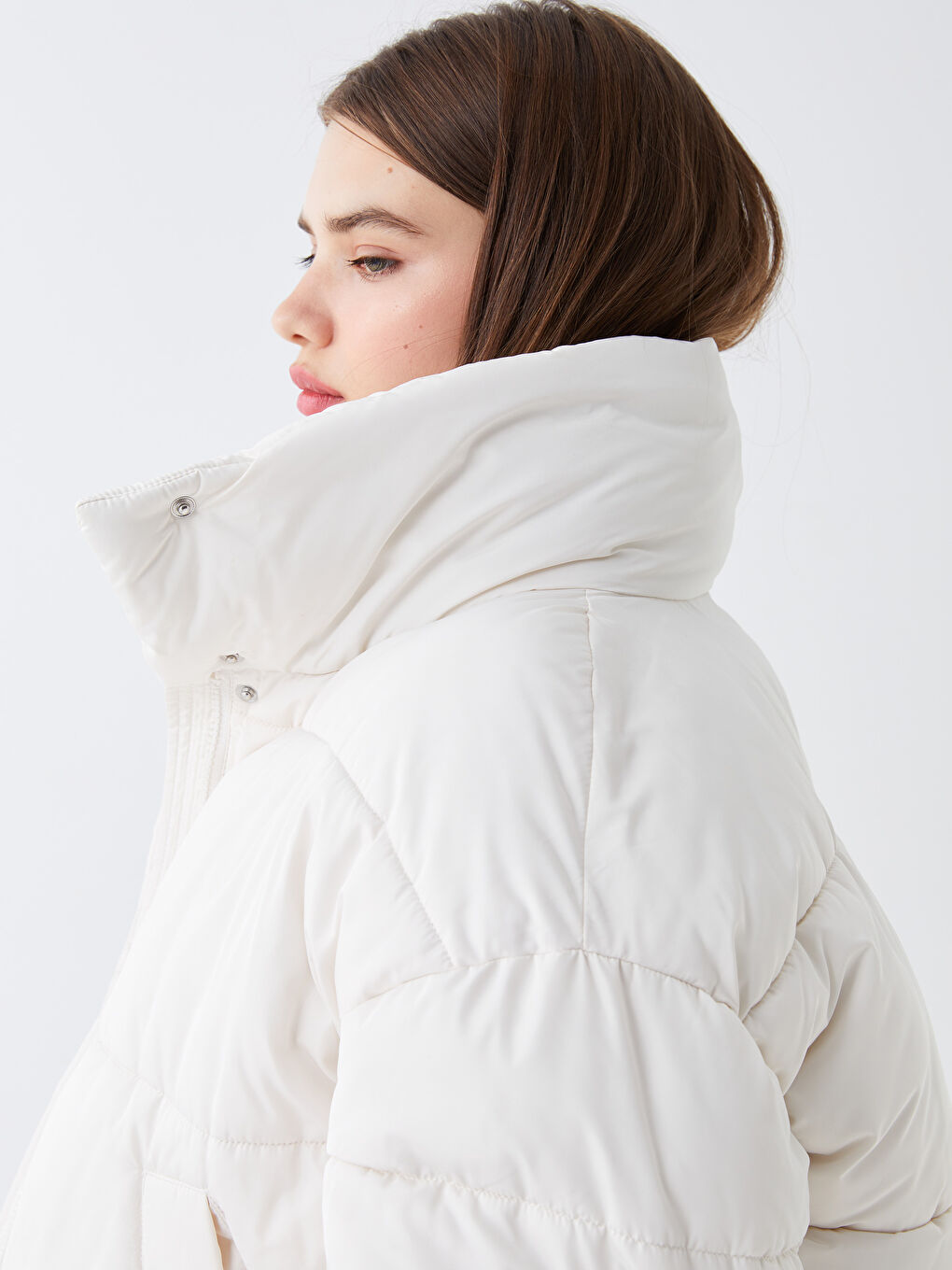 Ekru Dik Yaka Düz Oversize Kadın Şişme Mont-2