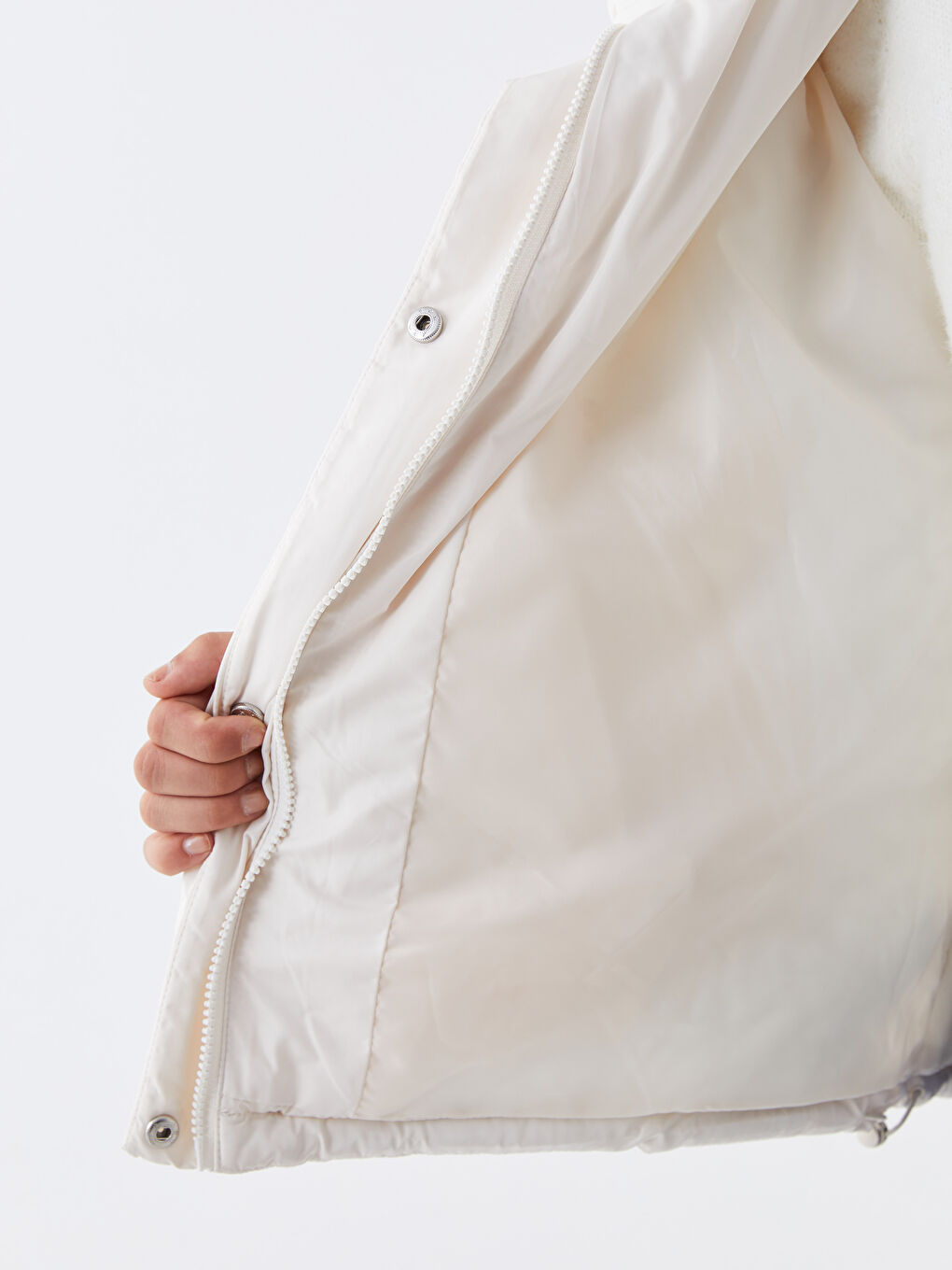 Ekru Dik Yaka Düz Oversize Kadın Şişme Mont-5