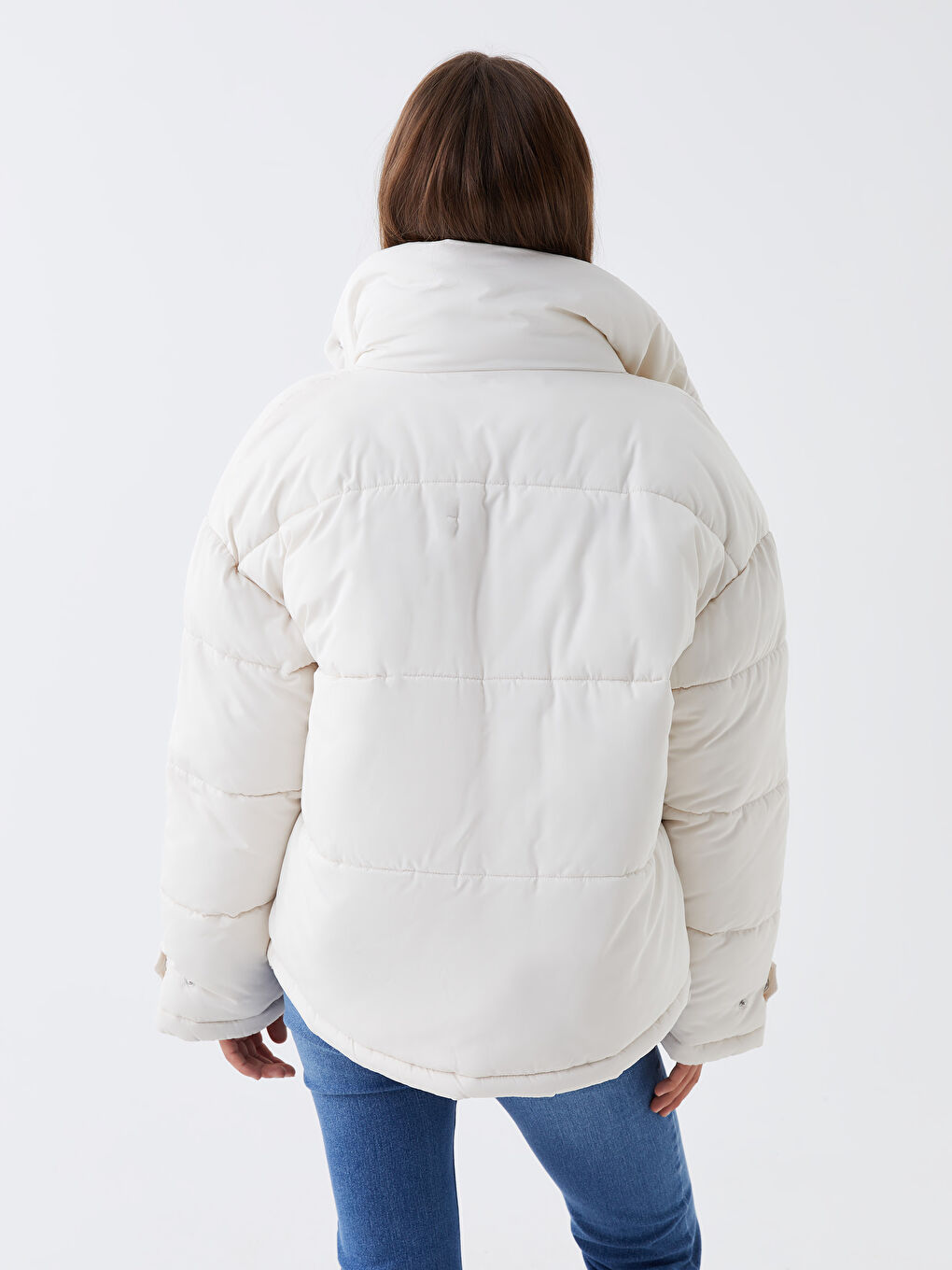 Ekru Dik Yaka Düz Oversize Kadın Şişme Mont-6