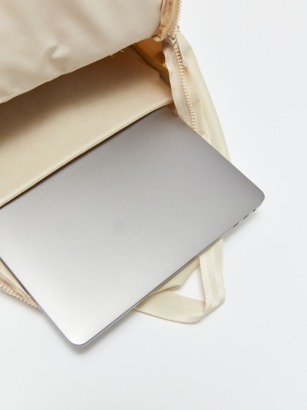 Bej Etiket Baskılı Laptop Bölmeli Kadın Sırt Çantası-3