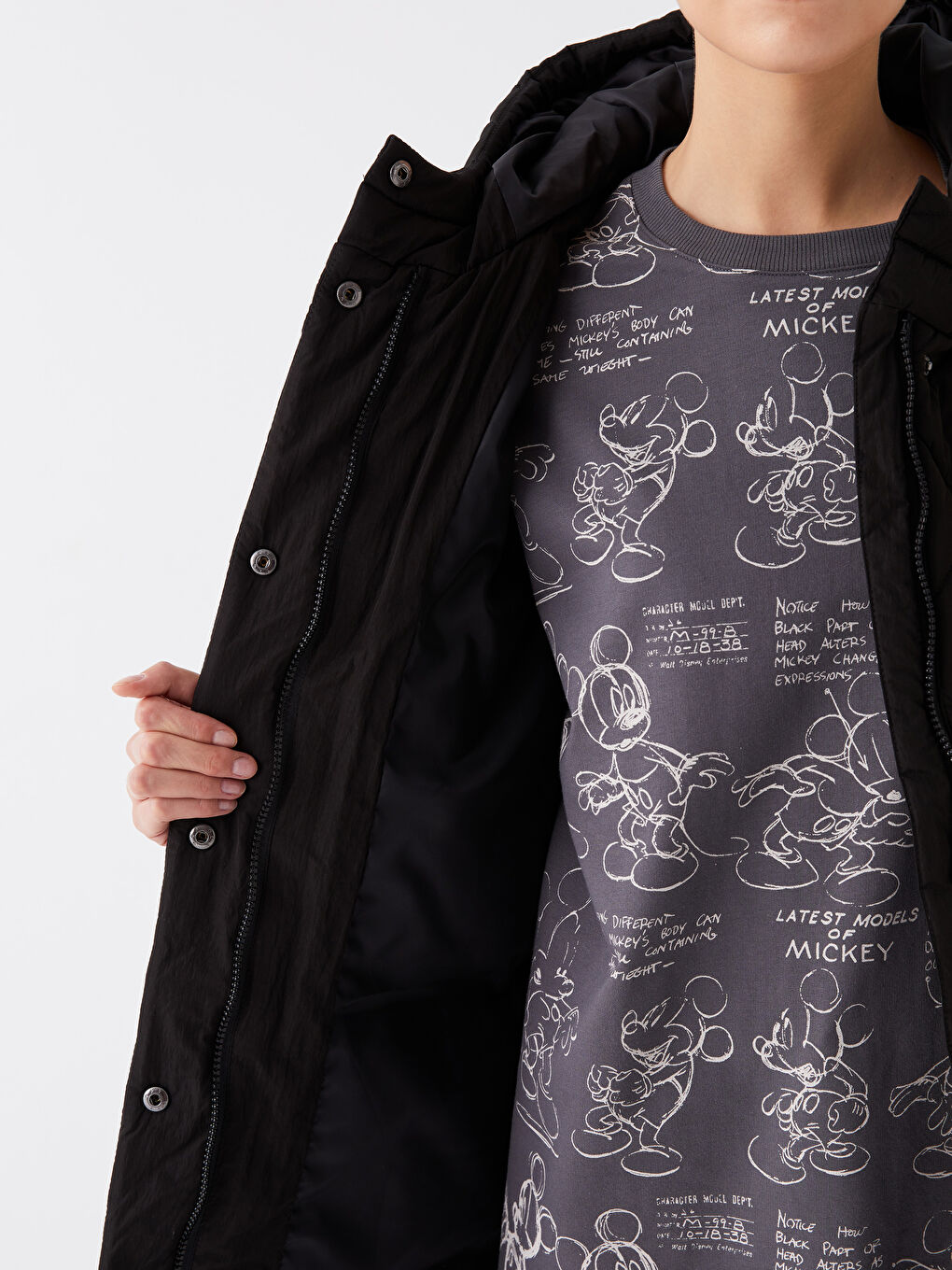 Siyah Kapüşonlu Kapitone Oversize Kadın Şişme Mont-4