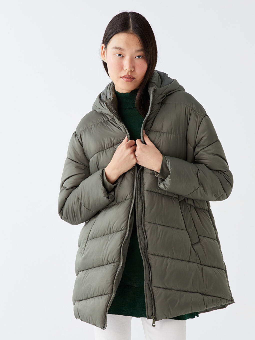 LCW Modest Gri Kapüşonlu Düz Uzun Kollu Oversize Kadın Şişme Mont - 1