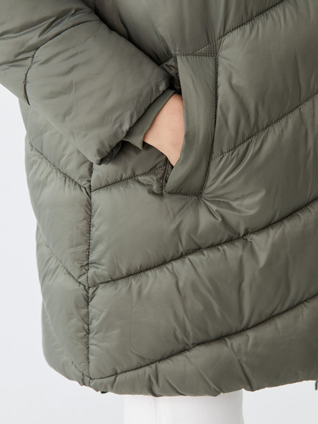 LCW Modest Gri Kapüşonlu Düz Uzun Kollu Oversize Kadın Şişme Mont - 4