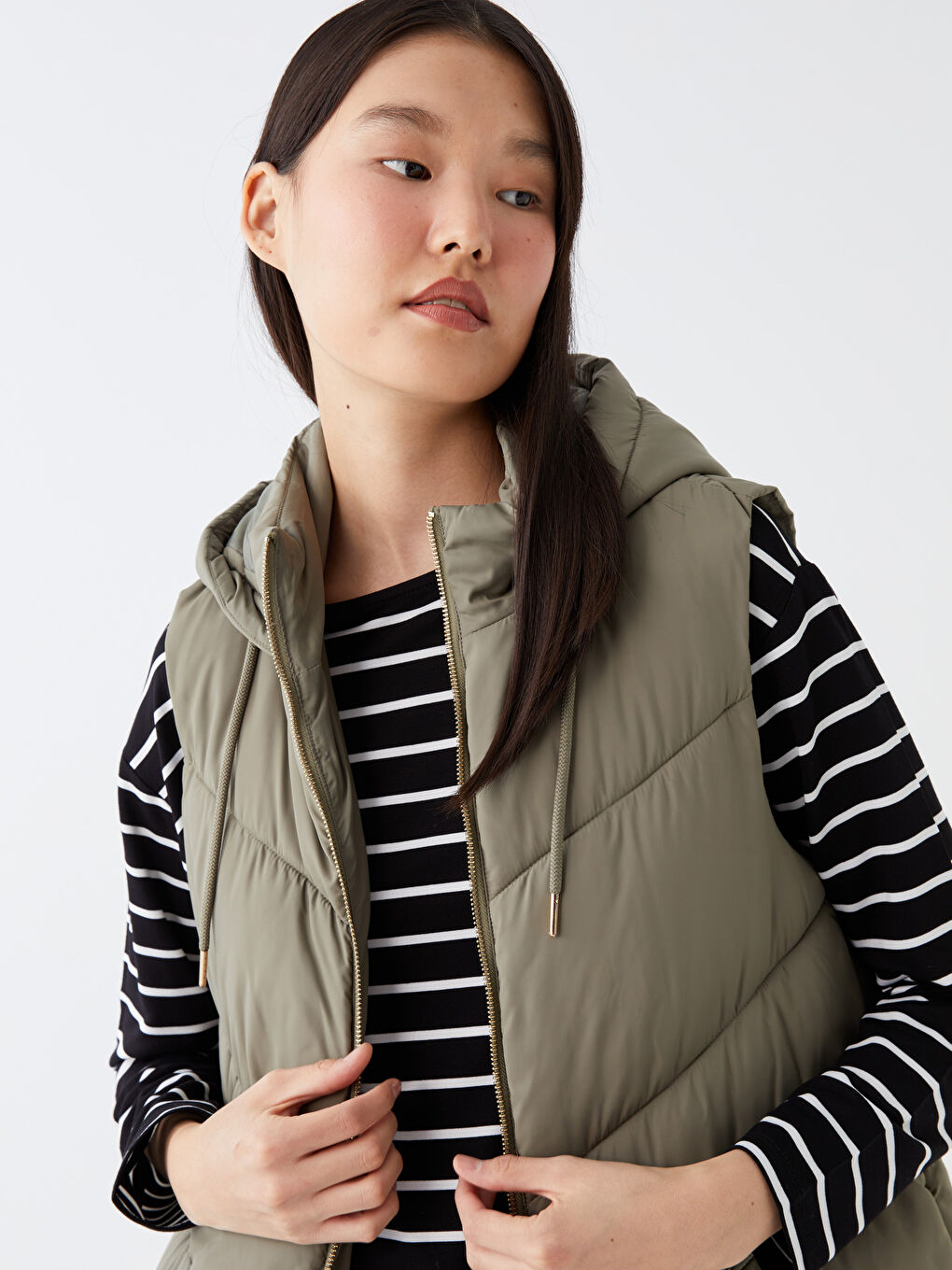 Women's Hooded Plain Puffer Gilet-3