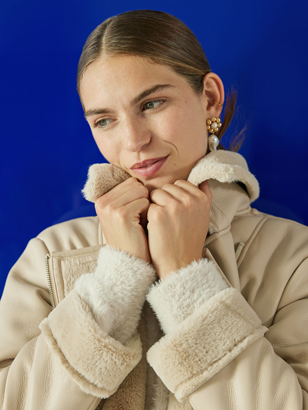 جاكيت جلد صناعي سادة بياقة بايكر للسيدات-1