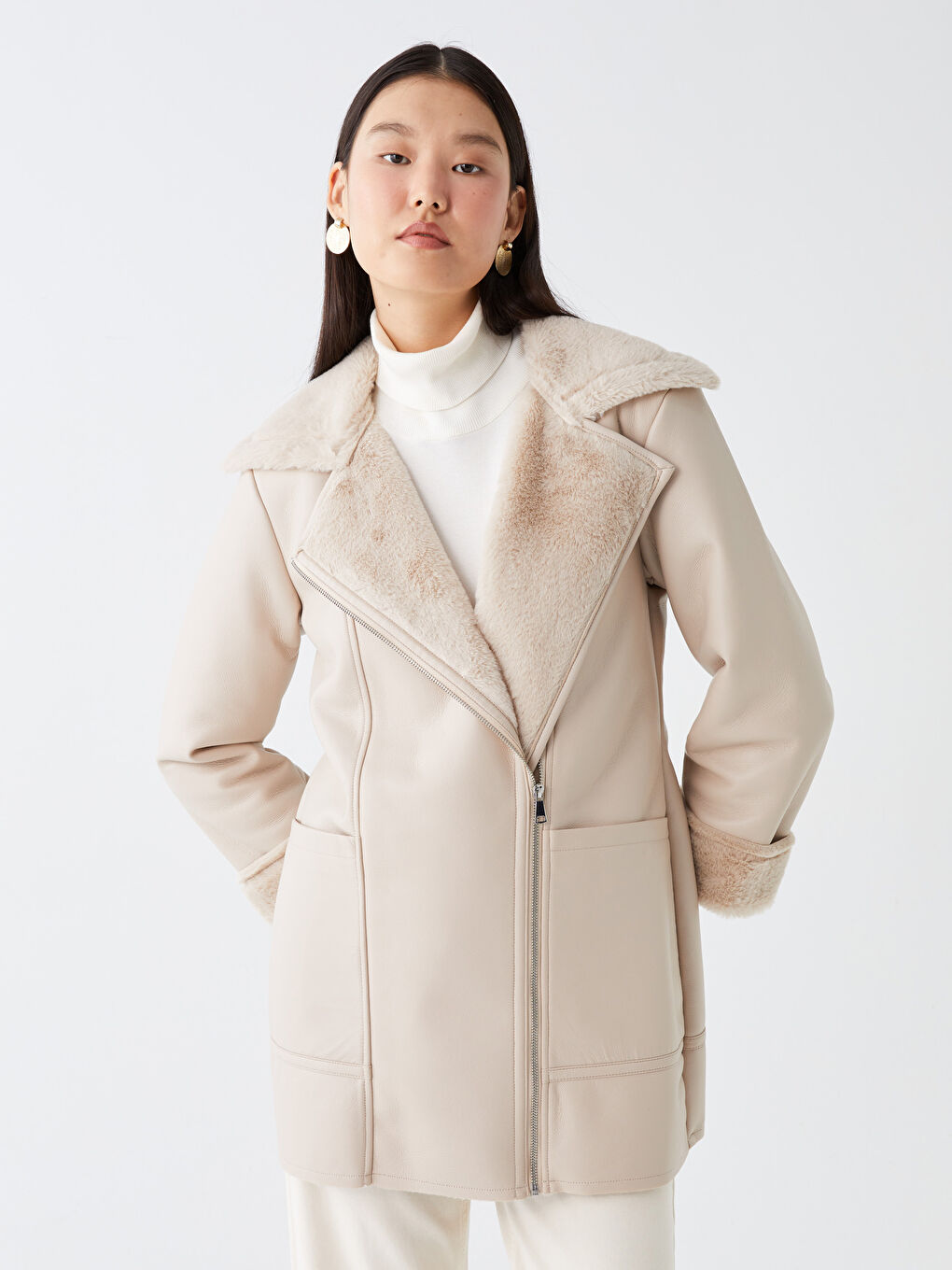 جاكيت جلد صناعي سادة بياقة بايكر للسيدات-2