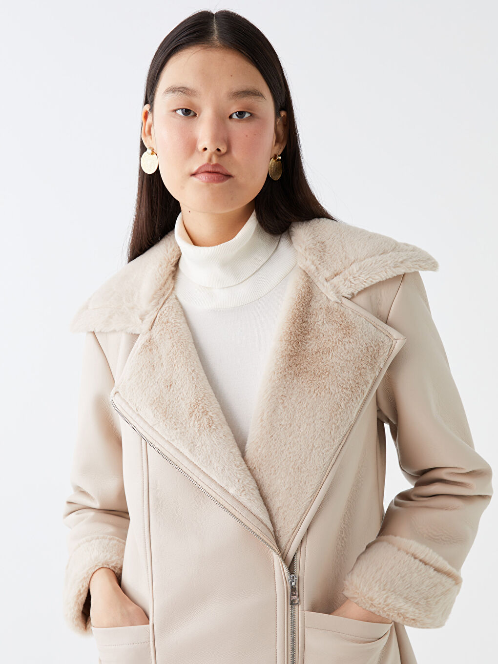 جاكيت جلد صناعي سادة بياقة بايكر للسيدات-3