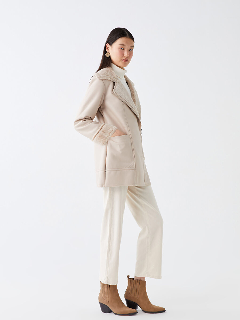 جاكيت جلد صناعي سادة بياقة بايكر للسيدات-4