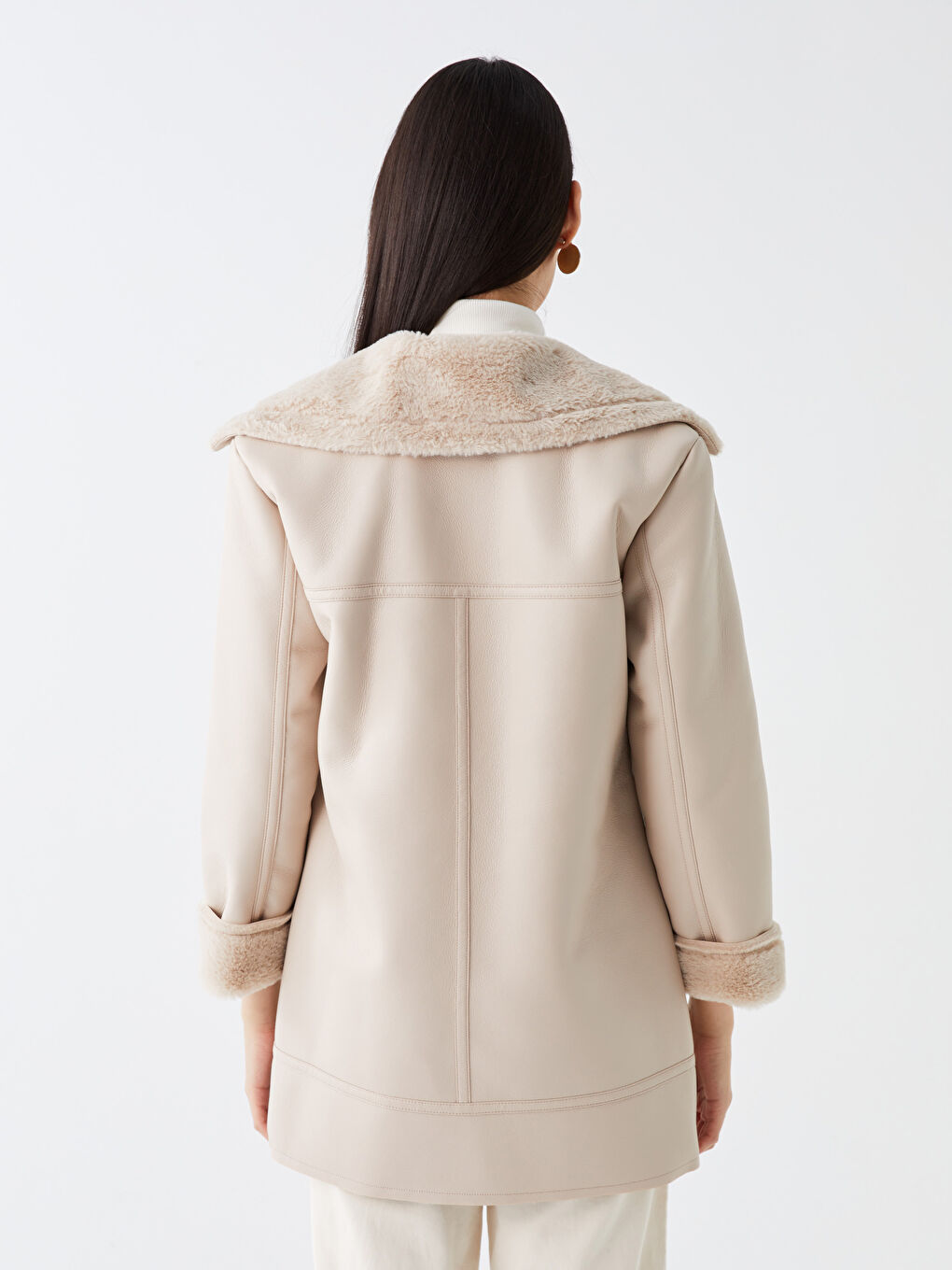 جاكيت جلد صناعي سادة بياقة بايكر للسيدات-7