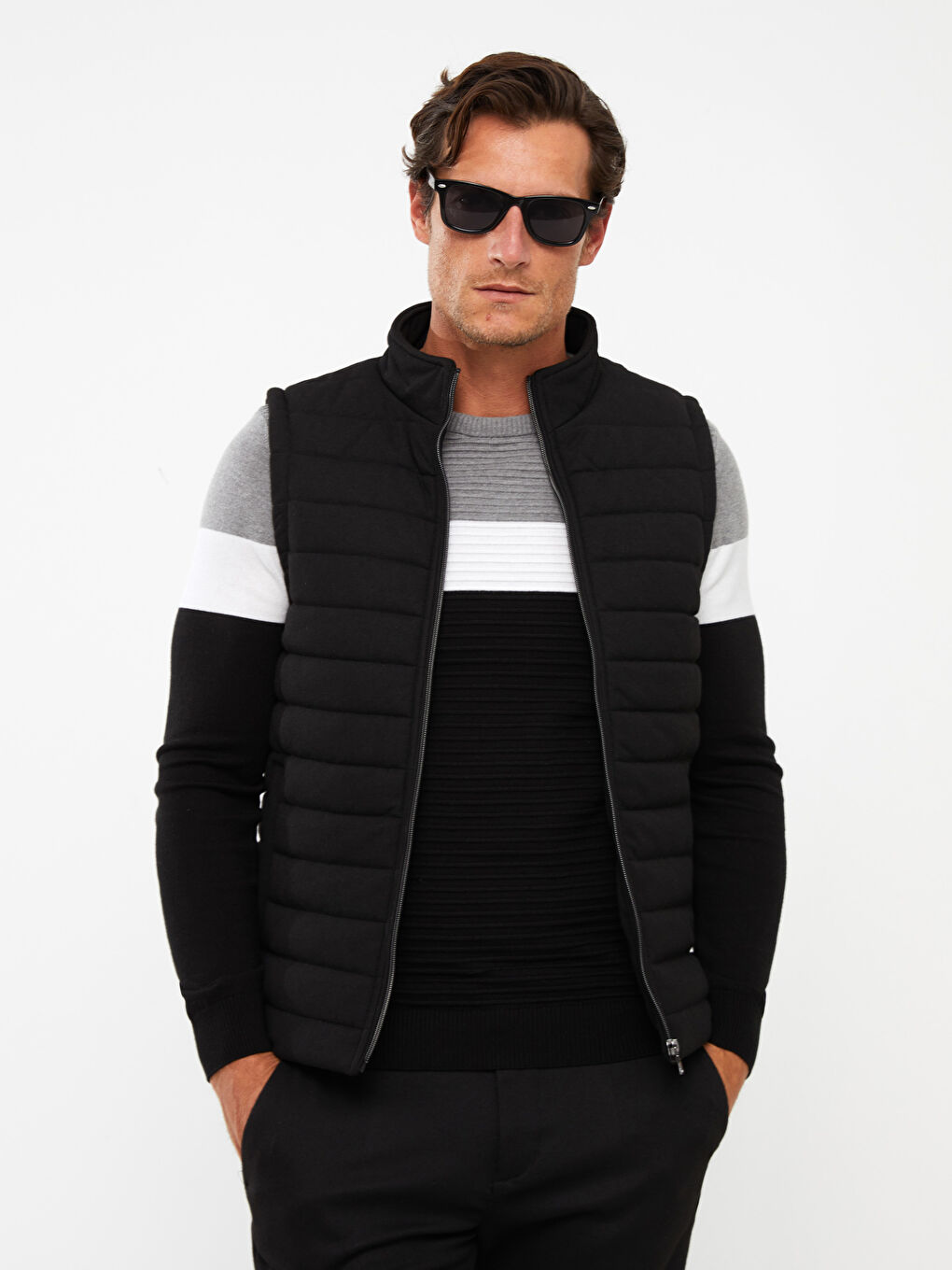 Жилет стандартного кроя с воротником-трубой для мужчин